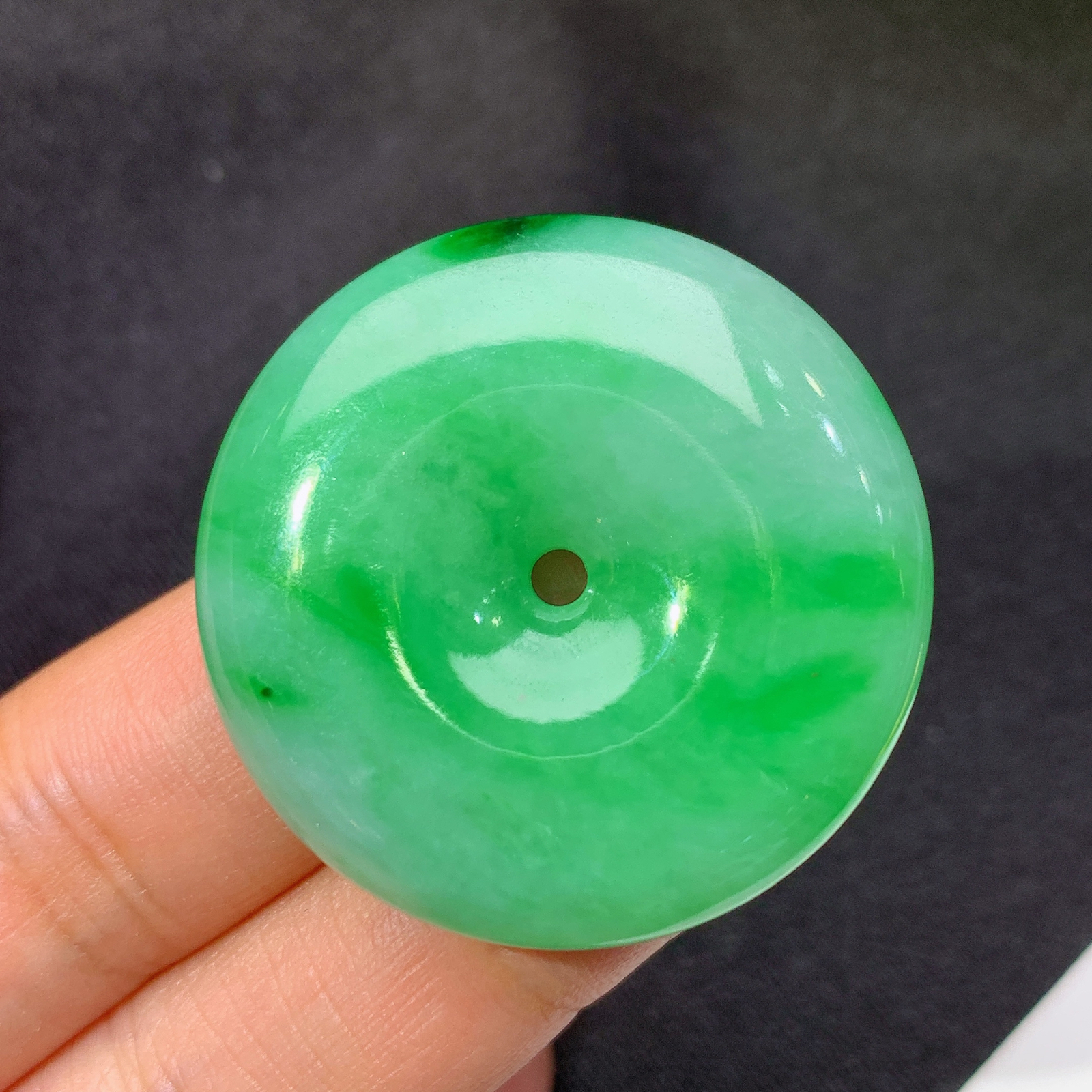 飘绿平安扣，冰润鲜阳，玉质细腻，种水足，Xm 尺寸33.4*7.8