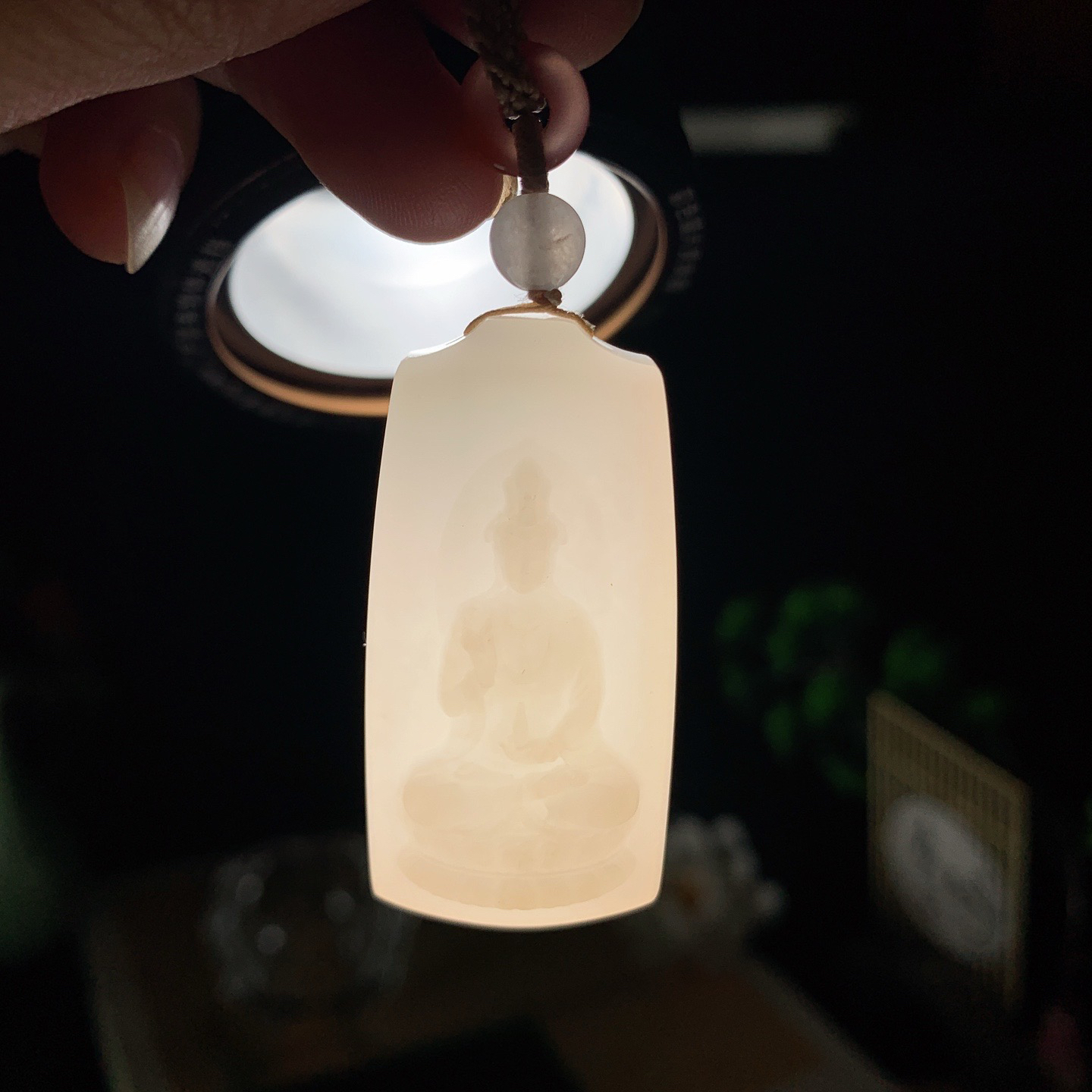 新疆和田玉白玉羊脂白坐莲观音挂件 尺寸46/22/12重28.5克 玉质细腻油润 底色纯净 脂粉好，品质好。lt260402