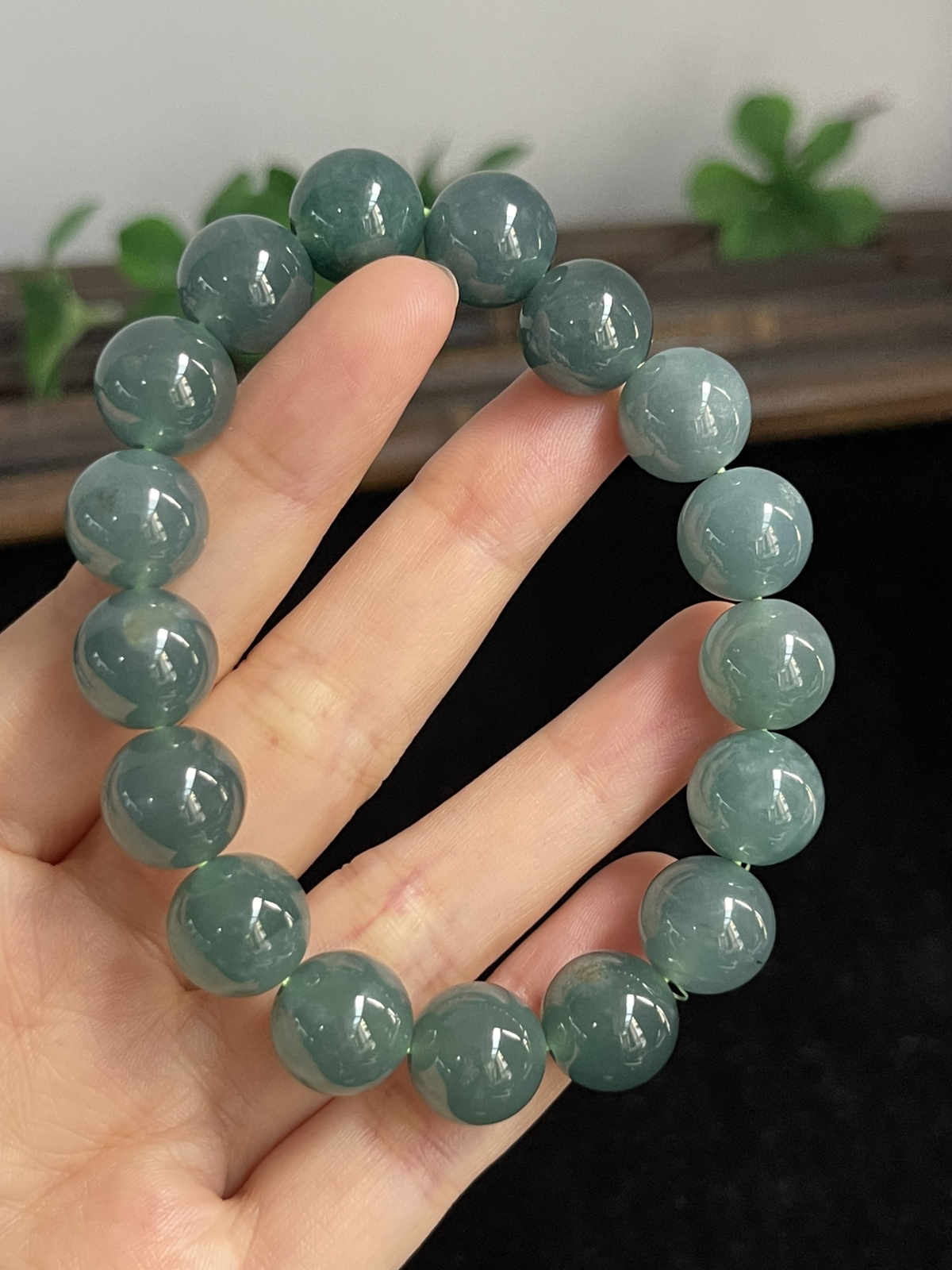 11.8MM，冰种透润深蓝色翡翠手链