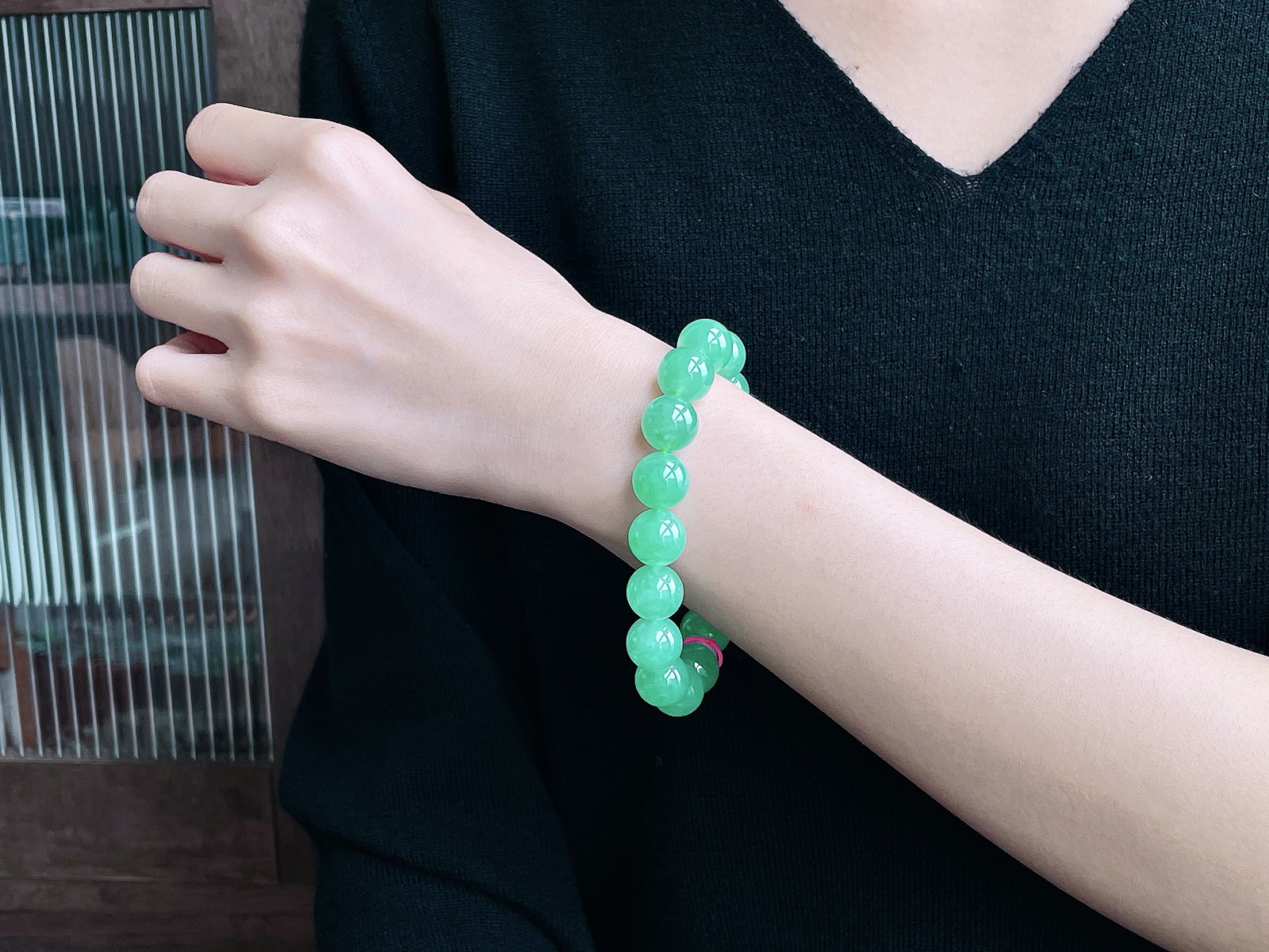 【珠子】高冰甜阳绿手串圆珠珠子手串
【说明】缅料 性价比高  
【尺寸】11.7mm