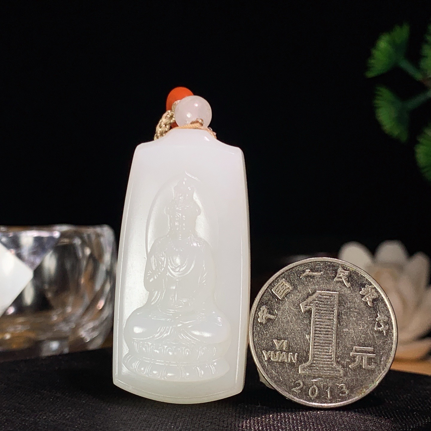 新疆和田玉白玉羊脂白坐莲观音挂件 尺寸46/22/12重28.5克 玉质细腻油润 底色纯净 脂粉好，品质好。lt260402