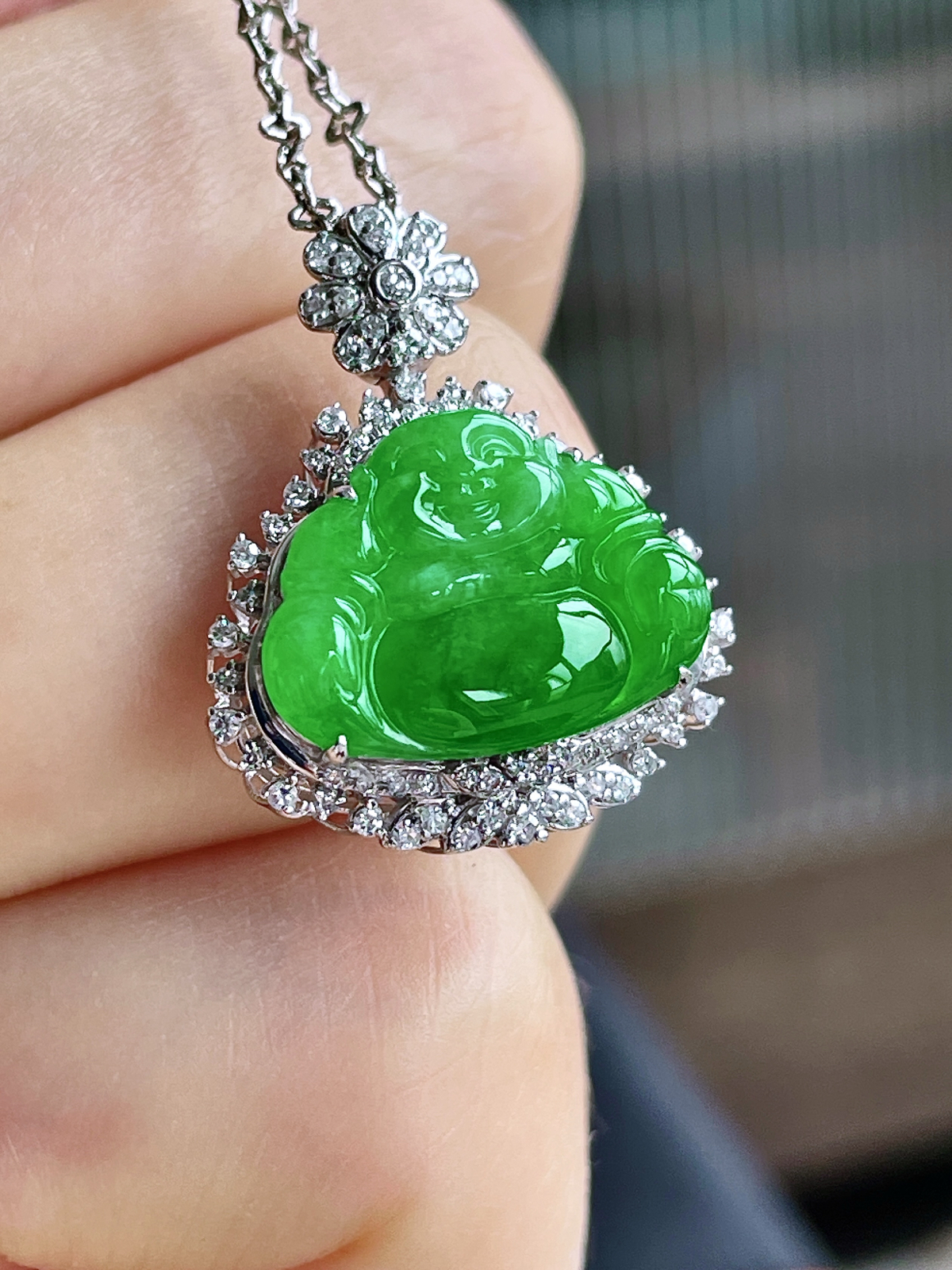 【镶嵌】冰阳绿佛公吊坠  
【说明】18k金镶嵌 性价比高  
【整体】23.3-19-8.4
【