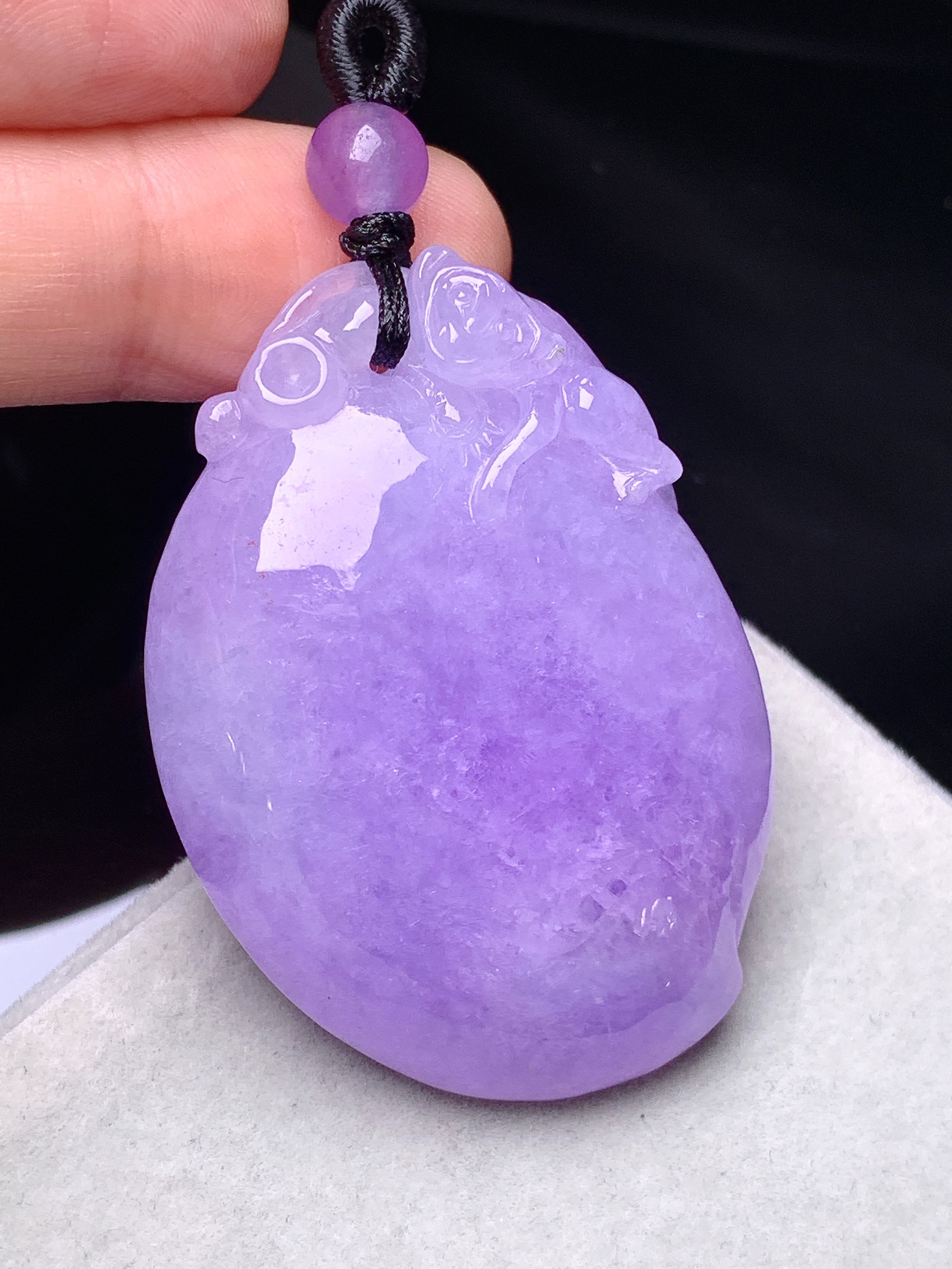 紫罗兰福瓜吊坠 玉质细腻 色泽艳丽清新 水润亮眼 整体尺寸44.8*31.5*12.2z1