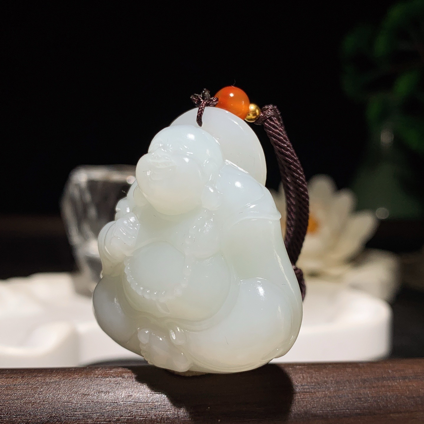 新疆和田玉白玉佛引福来挂件。尺寸41/36/17重39.5克 玉质细腻油润 底色纯净 脂粉好，品质好。lt260402