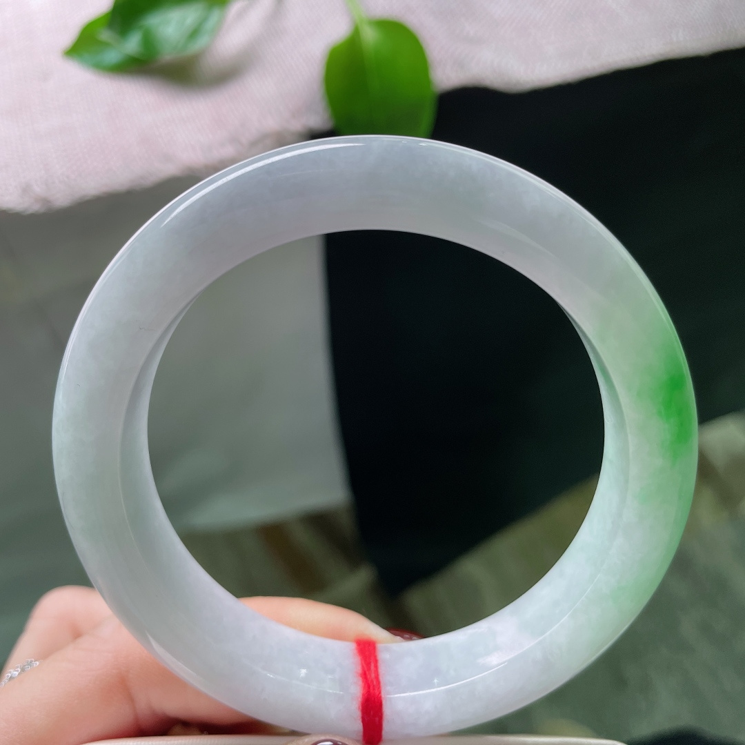 60/12.4/9.4飘绿正圈，水润细腻，翠色伊人，甜美，优雅大方，皮纹，ss49919a