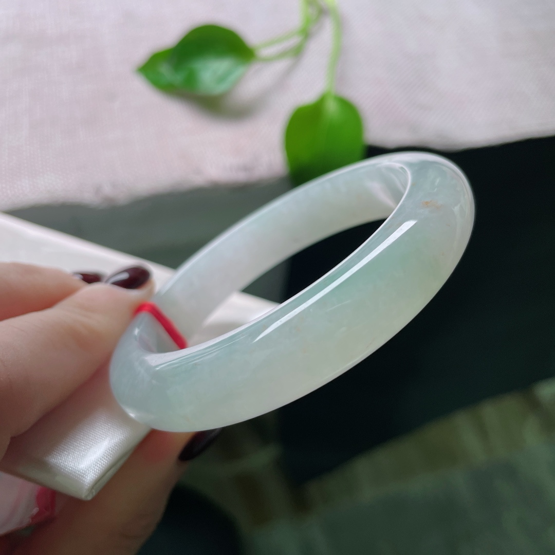 54.2/12.2/8.2，淡绿底正圈，种老，冰润底子如凝月华，洒金，ss50046a