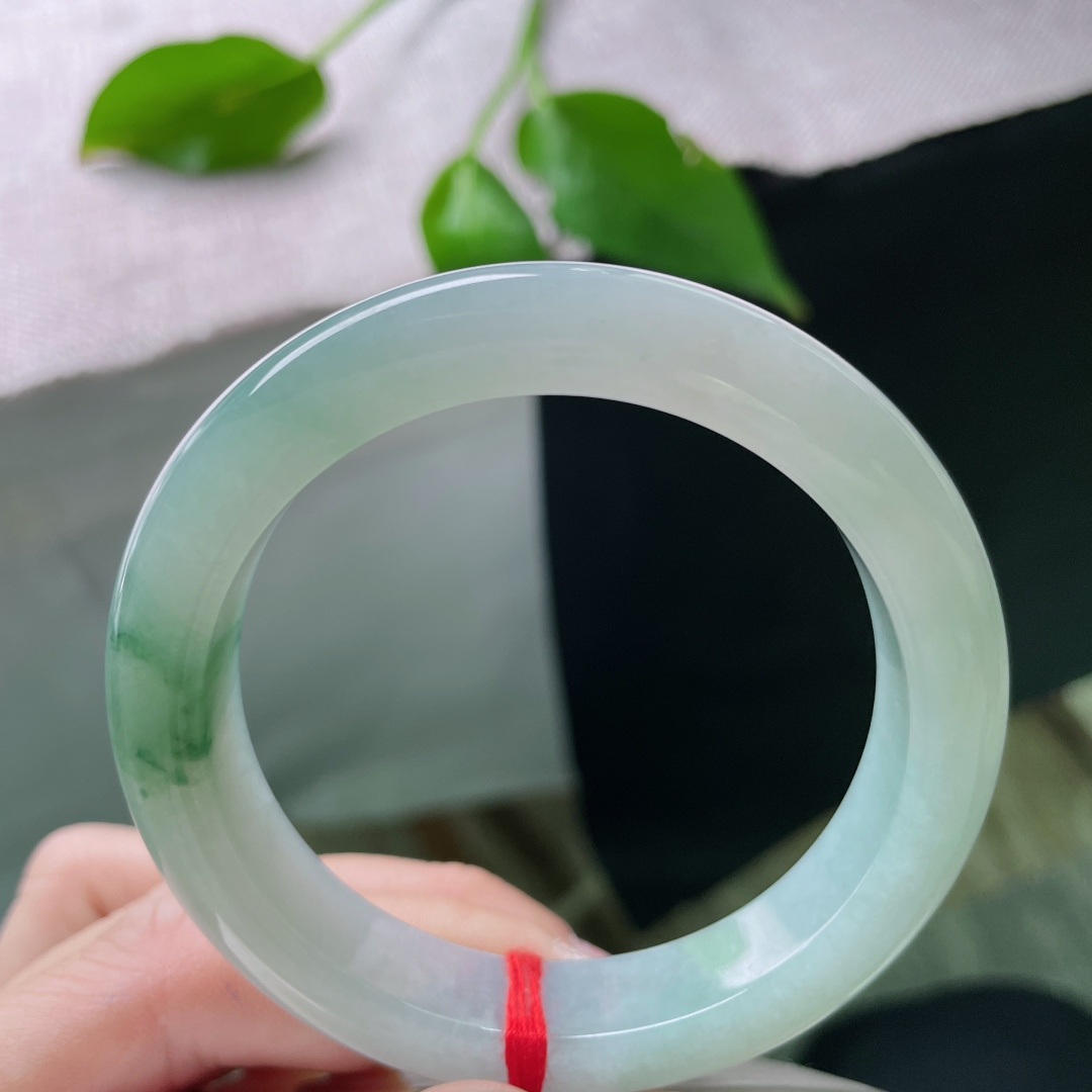 53.5/11.7/8.9，飘花正圈，水润细腻，种老，一抹飘花，清逸入玉，静雅自成风骨。，ss49753a