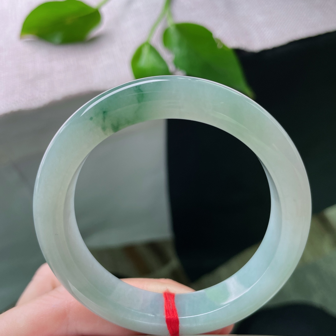 53.5/11.7/8.9，飘花正圈，水润细腻，种老，一抹飘花，清逸入玉，静雅自成风骨。，ss497