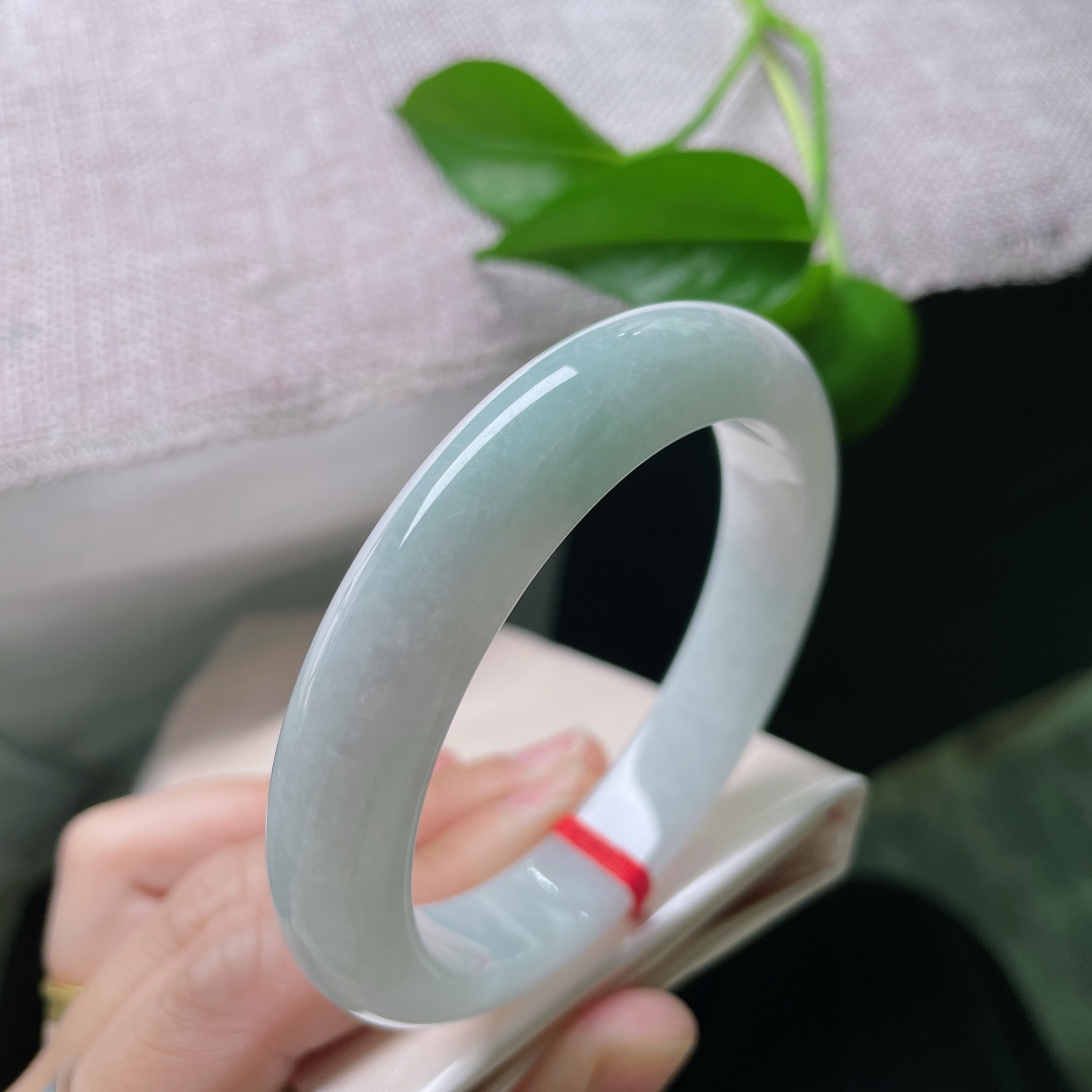 57.8/12.2/8.4，淡绿底正圈，温柔贤惠，素雅不张扬，种老，底子干净，ss47792a