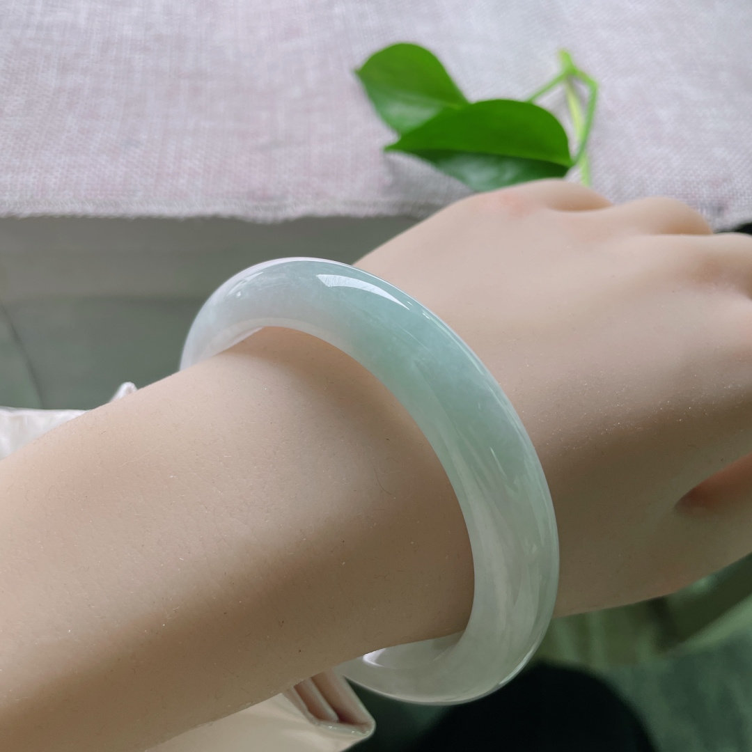 57.8/12.2/8.4，淡绿底正圈，温柔贤惠，素雅不张扬，种老，底子干净，ss47792a