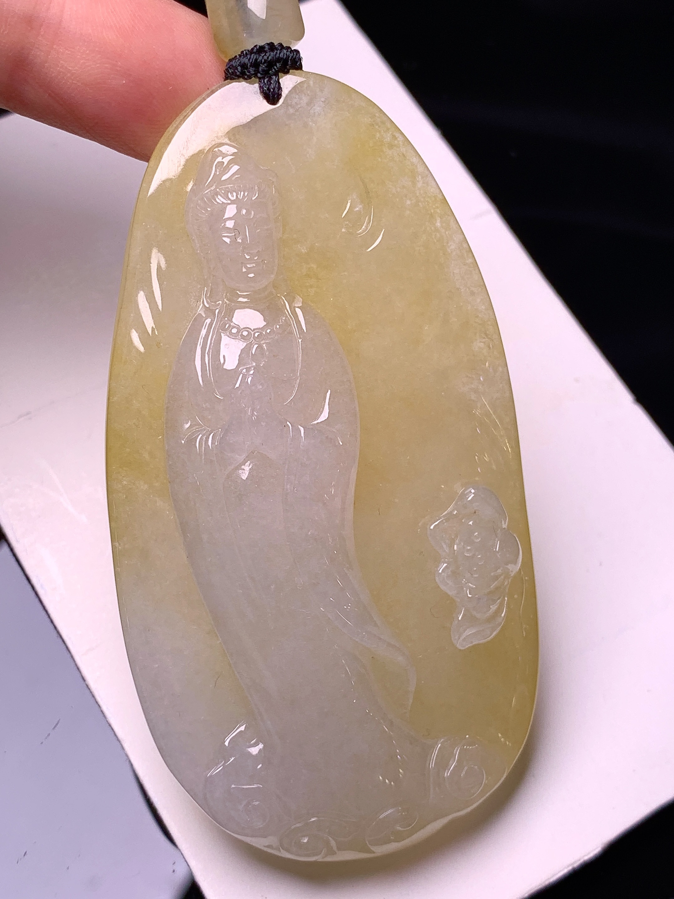 黄翡观音菩萨吊坠 玉质细腻 色泽艳丽清新 水润亮眼 整体尺寸70*39*10.2L1