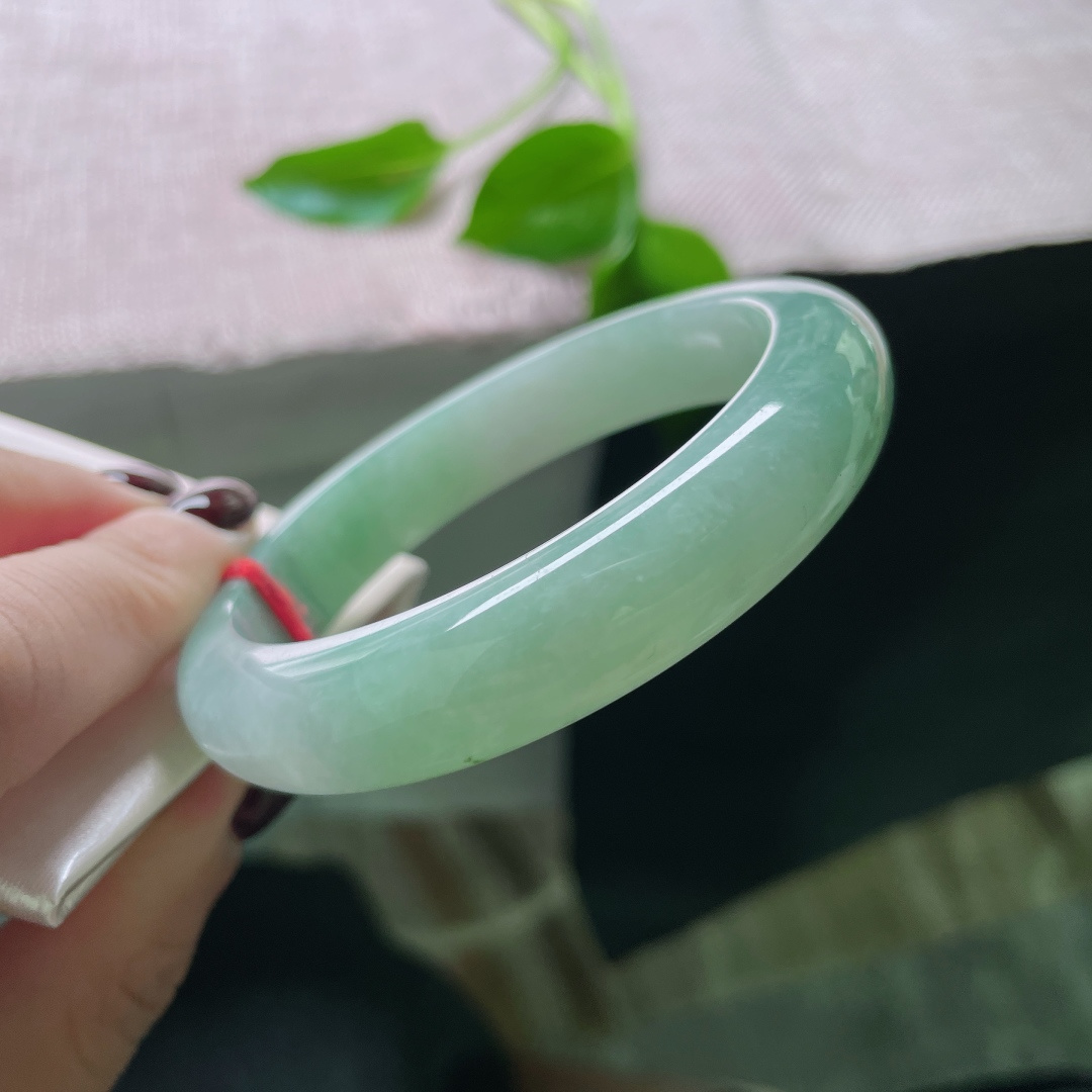 56.8/12.3/8，绿底正圈，似江南煙雨沁入骨，清淺卻入魂。一点皮纹不显，ss47917a