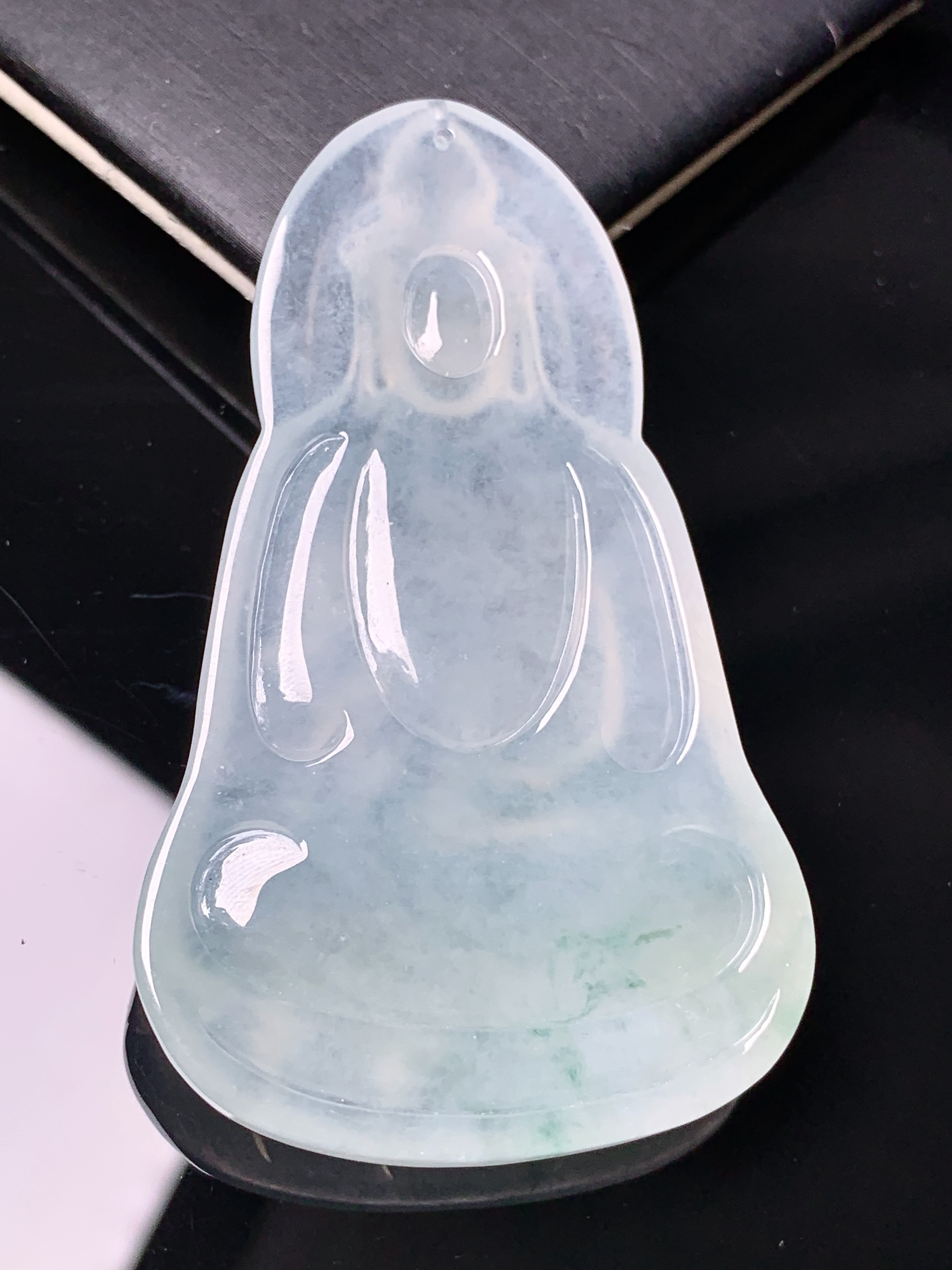 冰种观音菩萨吊坠 玉质细腻 色泽艳丽清新 水润亮眼 整体尺寸62*37.3*6.2a2