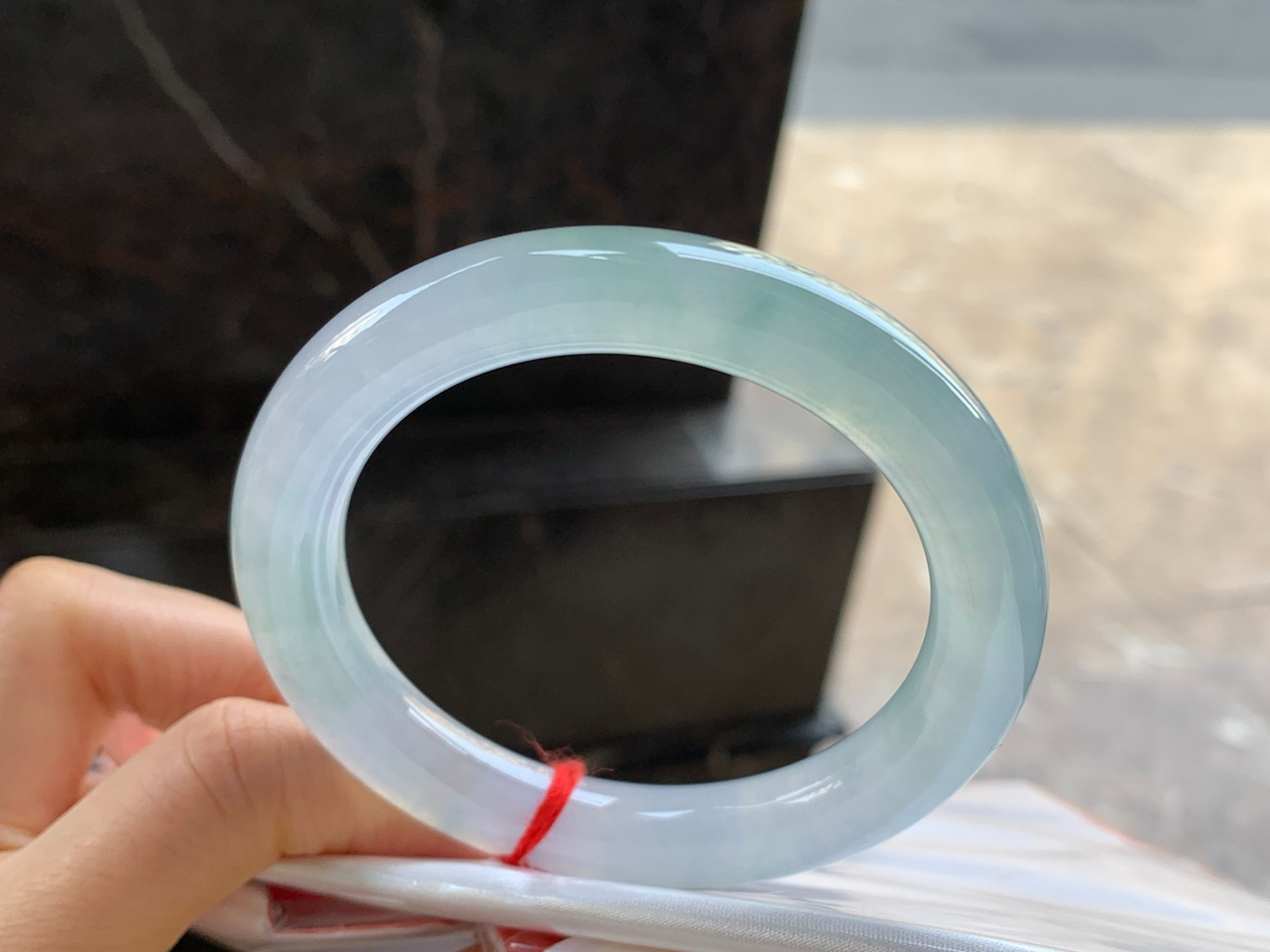 56.5-10.3

冰种圆条手镯^_^透亮