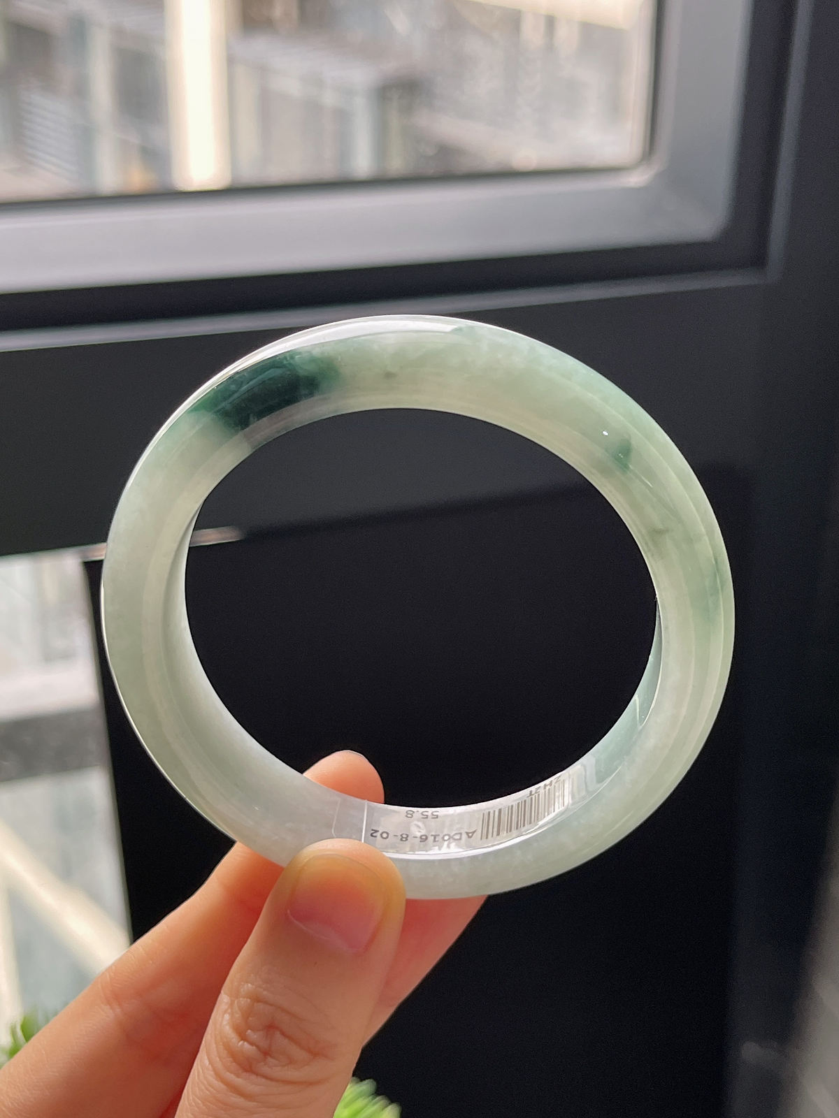 正圈55.8圈口，翡翠糯化种飘绿手镯