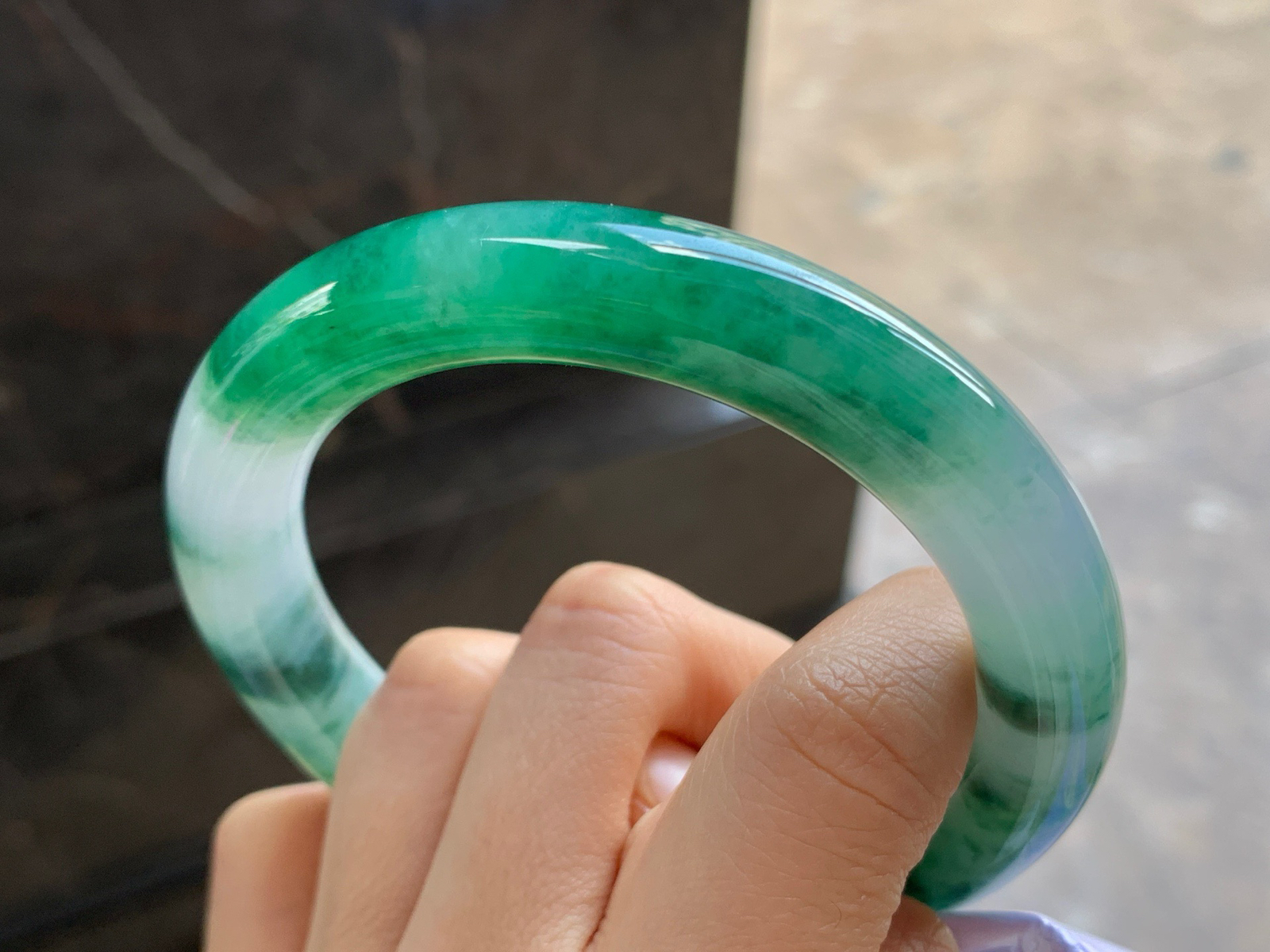 59-11.3

绿色圆条手镯^_^颜色鲜艳