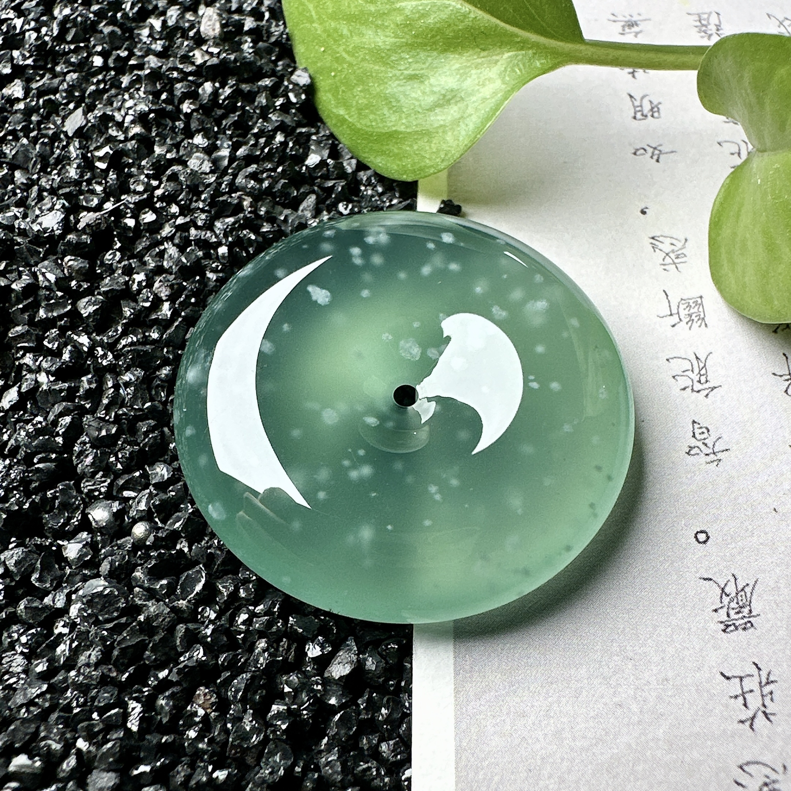 【冰种晴绿平安扣】飘雪花棉，质地细腻，品质很好，冰感十足，胶感明显，收藏品质。