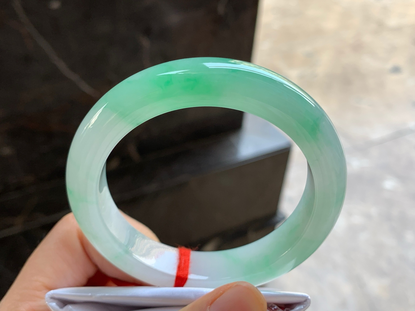 56-12.4-9.5

飘绿手镯^_^色阳