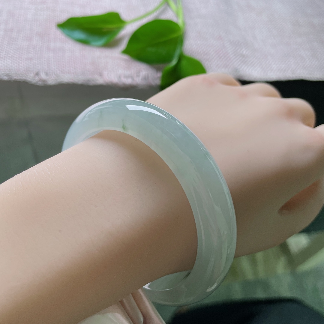 59.5/12.7/9.5，冰晴底正圈，绿意点点，是春天写在腕上的小情诗，字字甜糯。，ss49094a