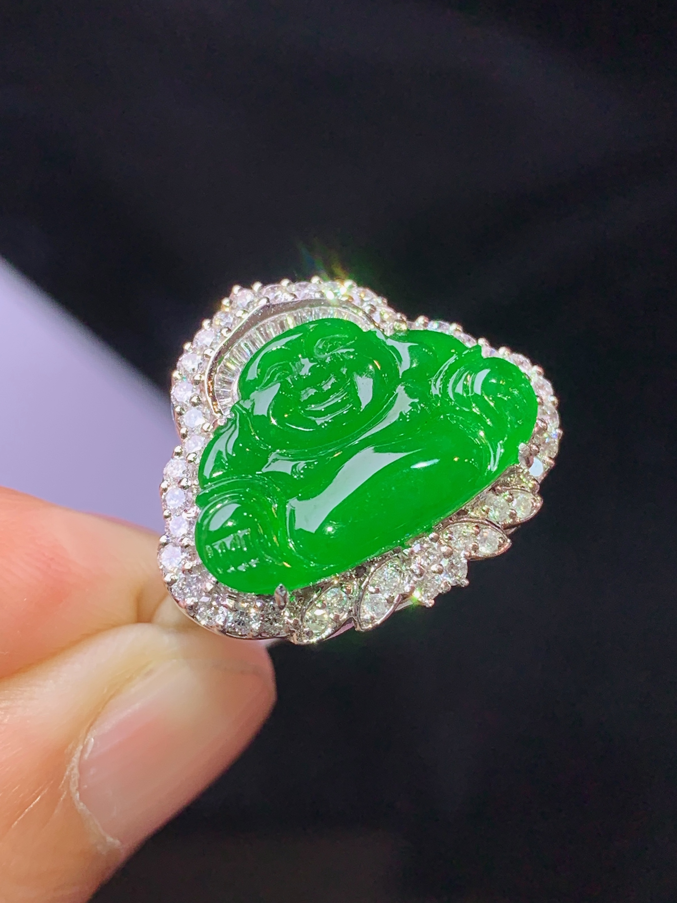 18k金钻镶嵌满绿佛公戒指吊坠两用吊坠 玉质细腻 色泽艳丽清新 水润亮眼 圈口16 整体尺寸23.5