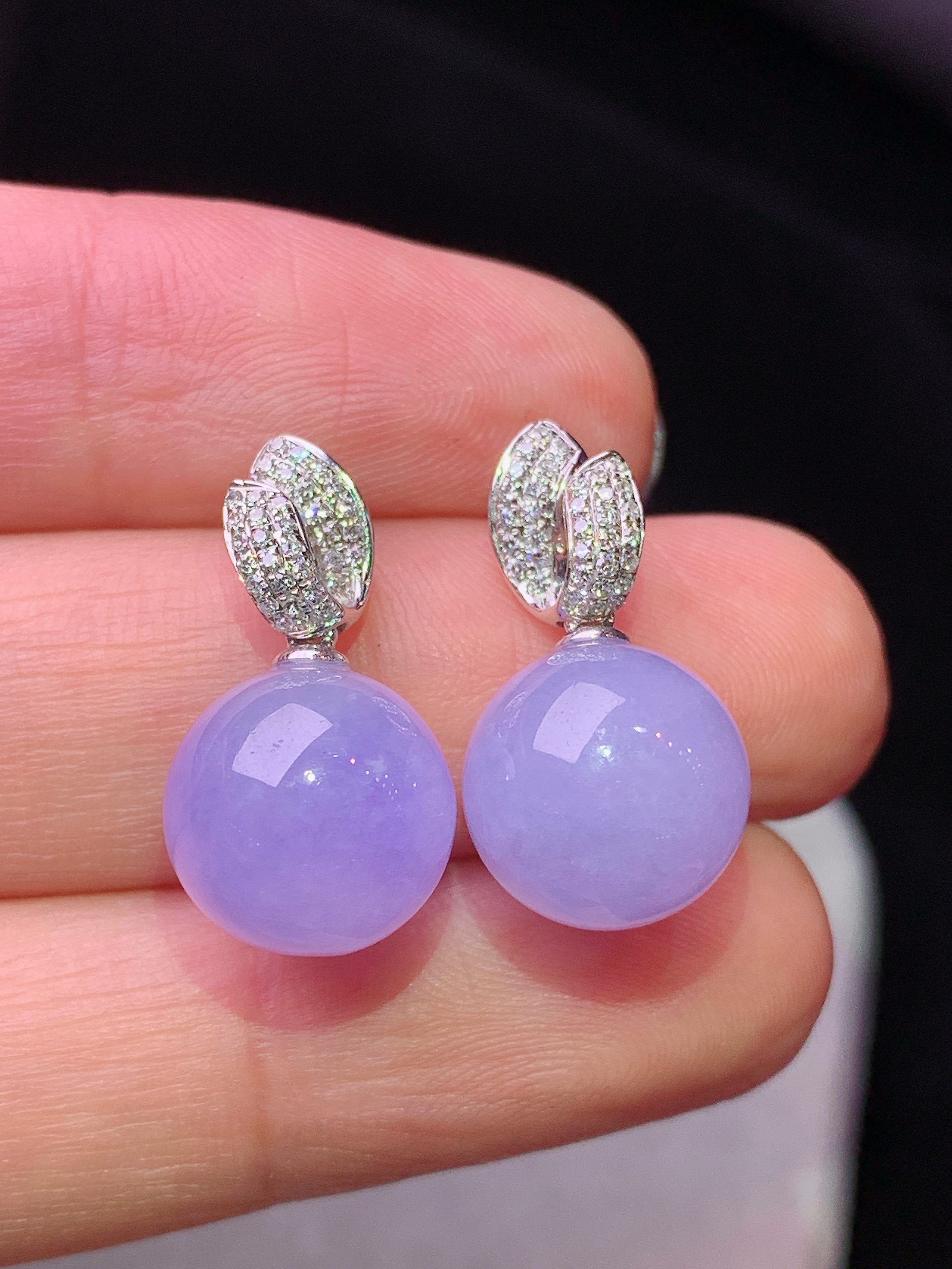 18k金钻镶嵌紫罗兰圆珠耳坠 玉质细腻 色泽艳丽清新 水润亮眼 整体尺寸20.2*10.5b1