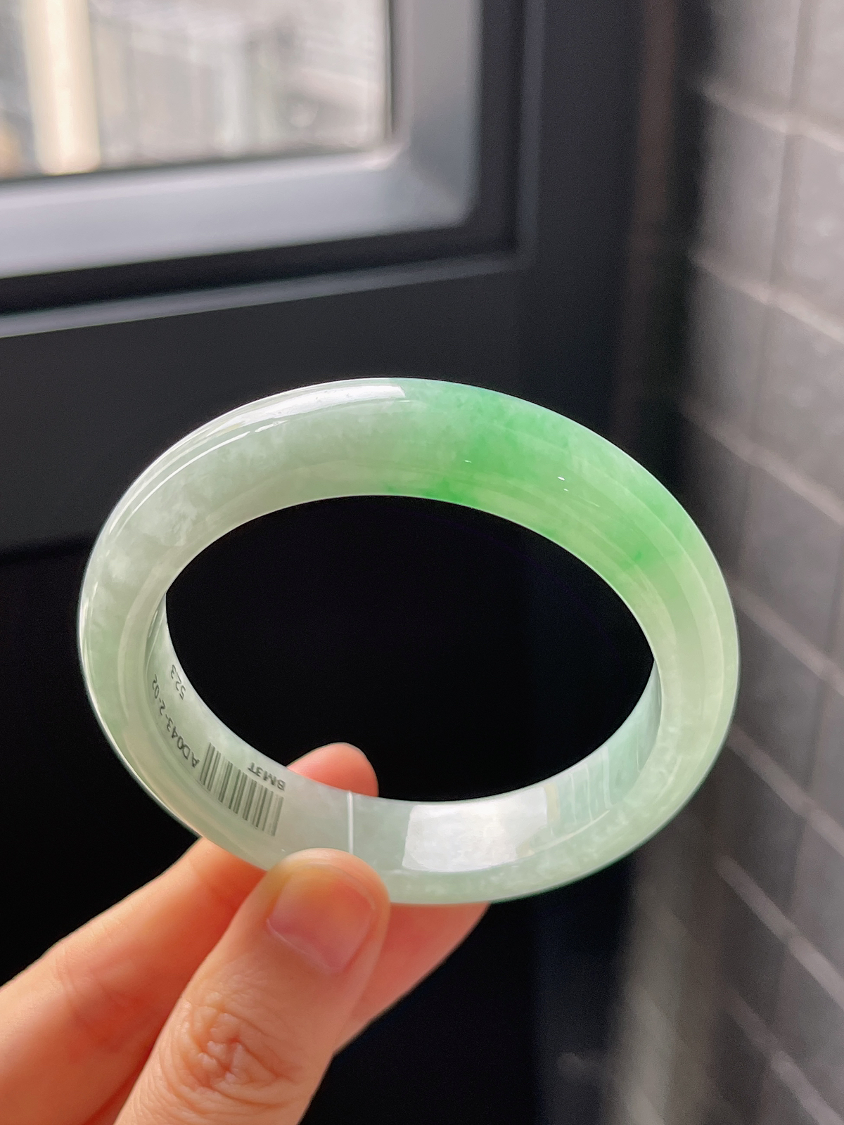 正圈52.3圈口，翡翠糯化种飘绿手镯