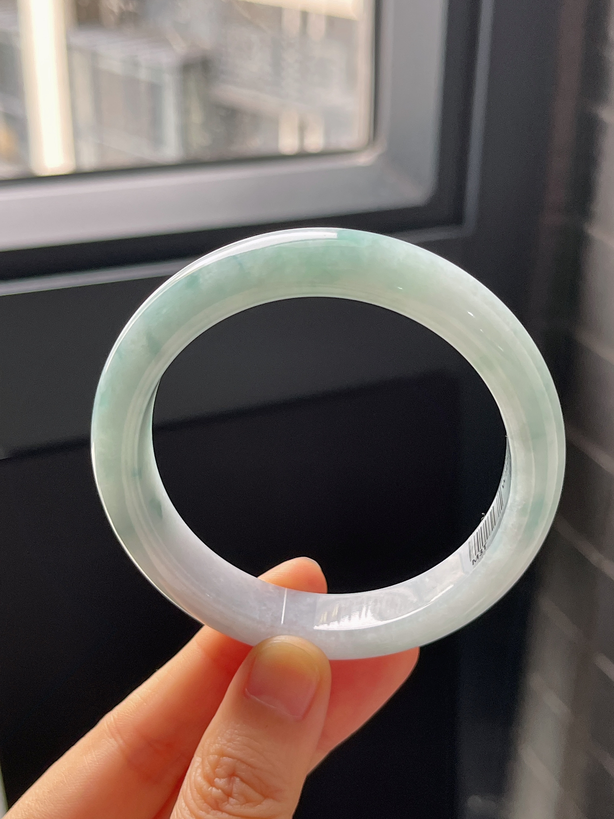 正圈55.8圈口，翡翠糯化种浅蓝色手镯