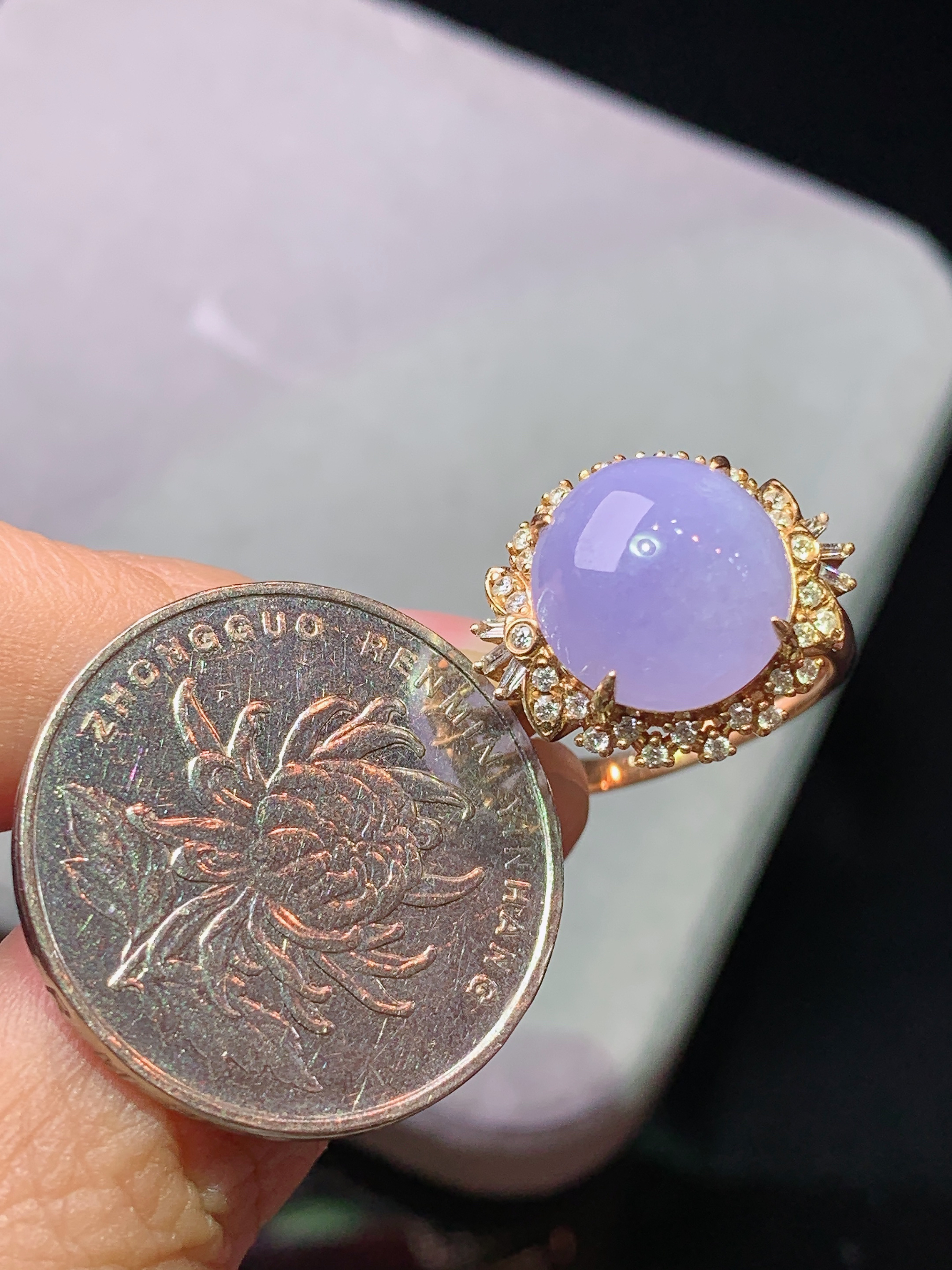 18k金钻镶嵌紫罗兰蛋面 玉质细腻 色泽艳丽清新 水润亮眼 圈口14.5 整体尺寸15.5*18*11.5b2