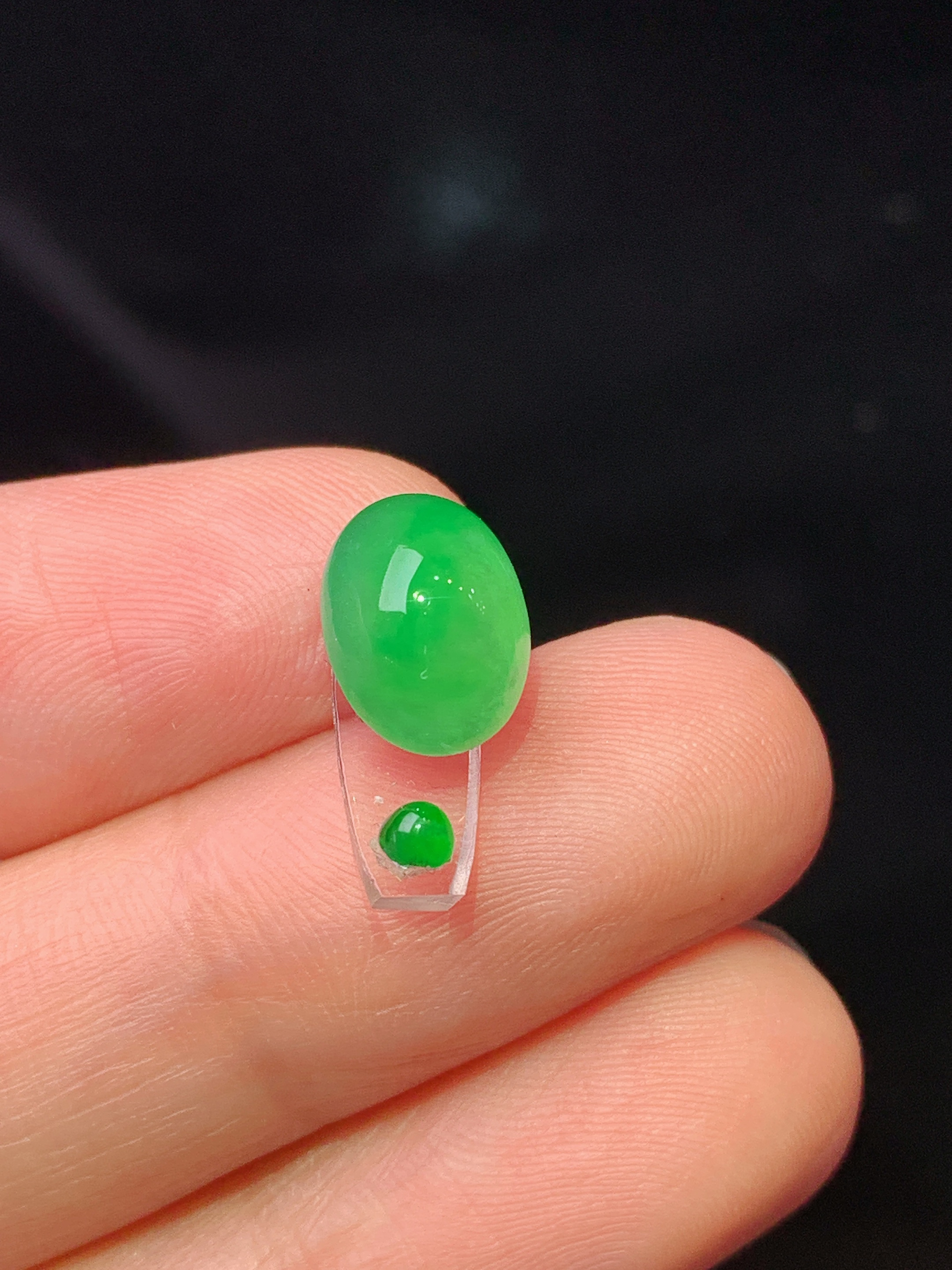 镶嵌款 满绿蛋面吊坠 玉质细腻 色泽艳丽清新 水润亮眼 整体尺寸10*7.6*5.5*2x