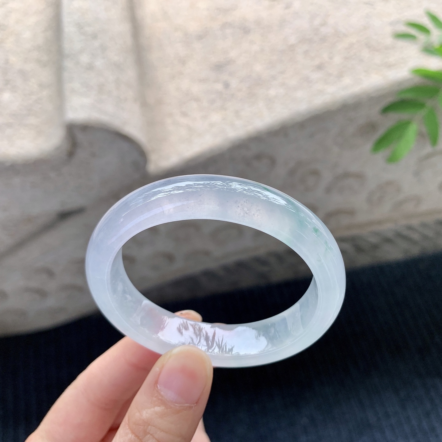 贵妃50 51【圈口】51.9/44.6/12.5/7.8【】【编码】LZ031677【描述】冰飘花，清透，水润，种老，细腻，打灯有棉线