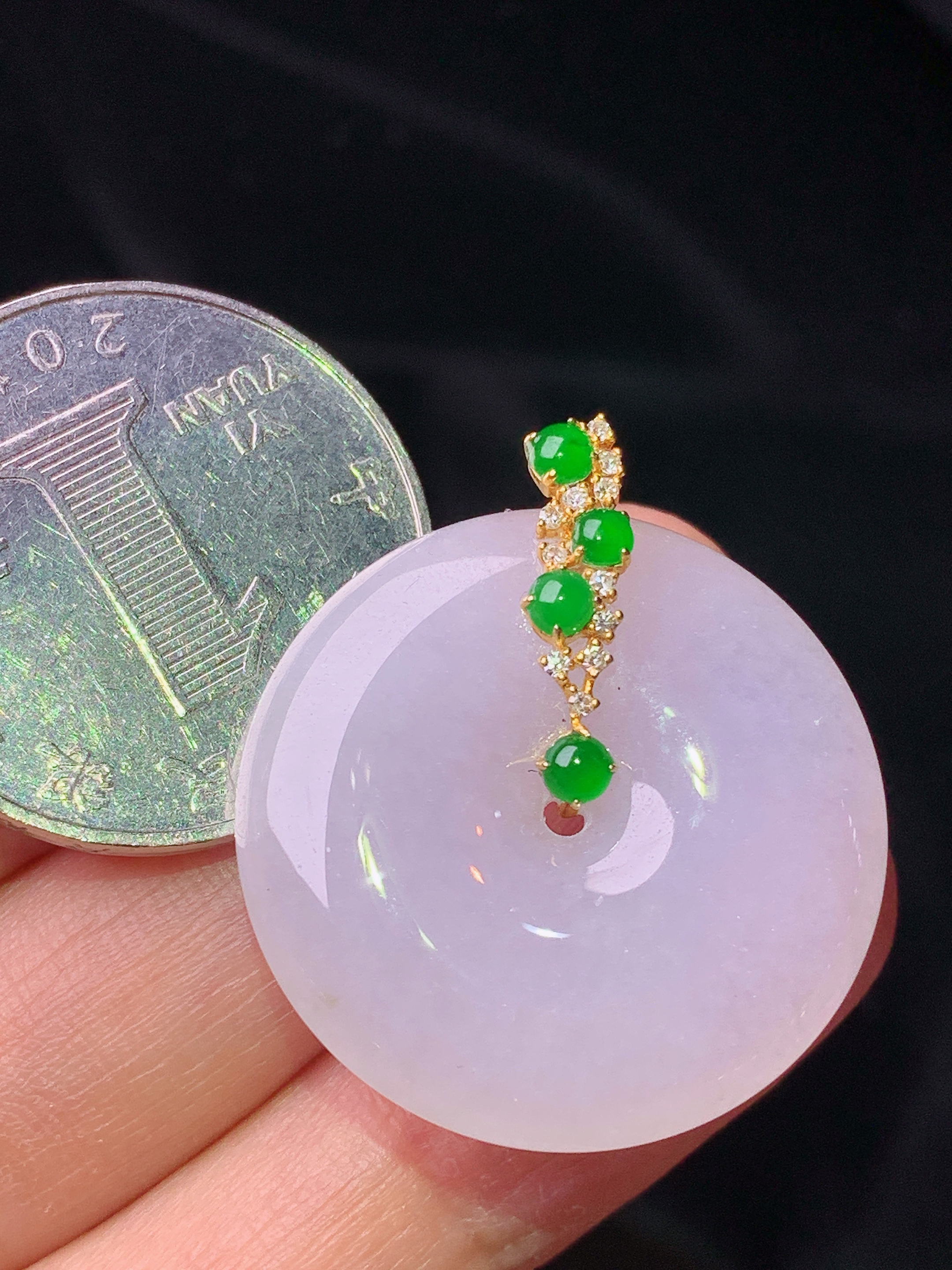 18k金钻镶嵌紫罗兰平安扣吊坠 玉质细腻 色泽艳丽清新 水润亮眼 整体尺寸29.7*26.5*5.5b1