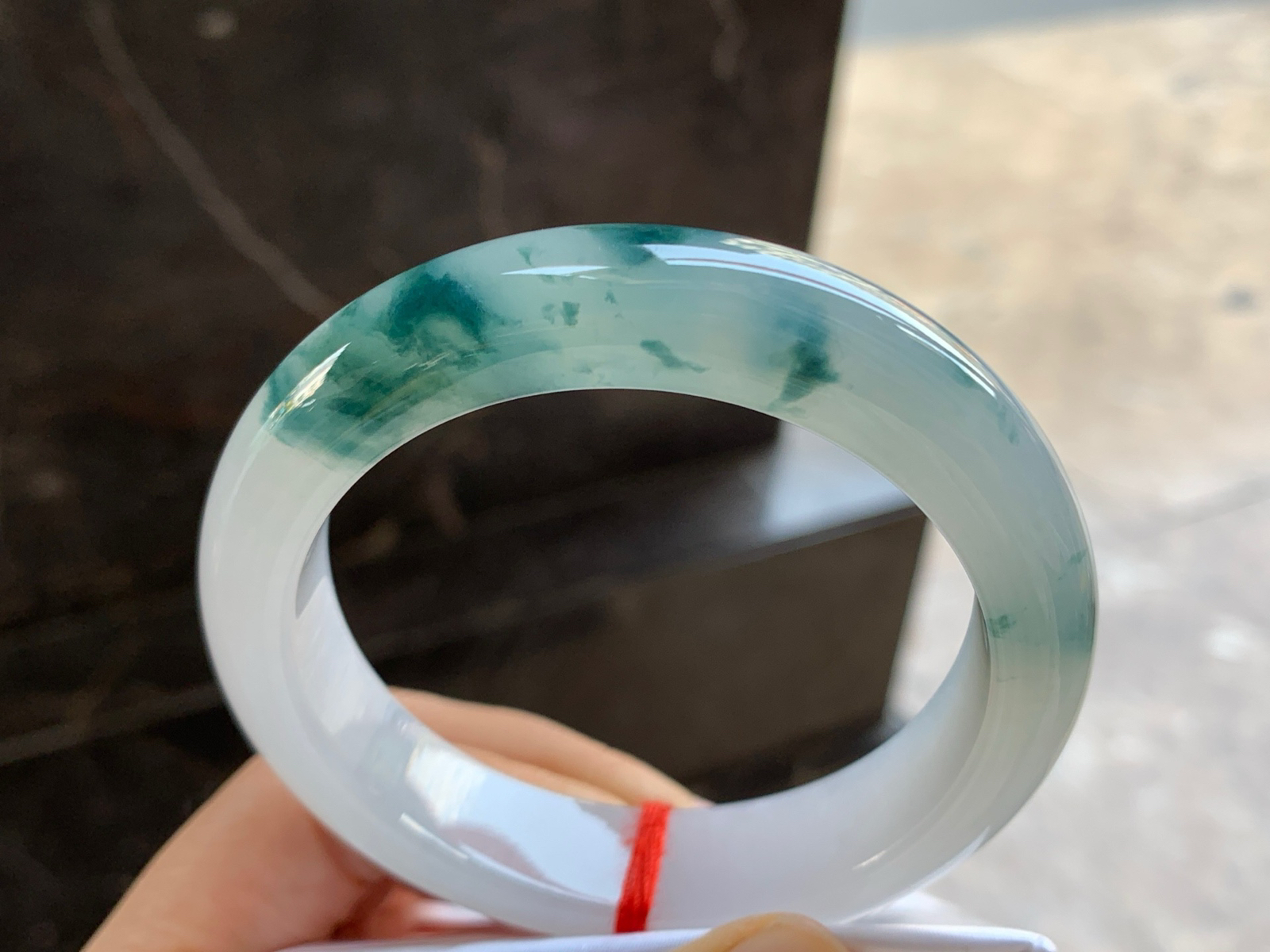 56.5-14-9.2

蓝花手镯^_^玉质温润 细腻