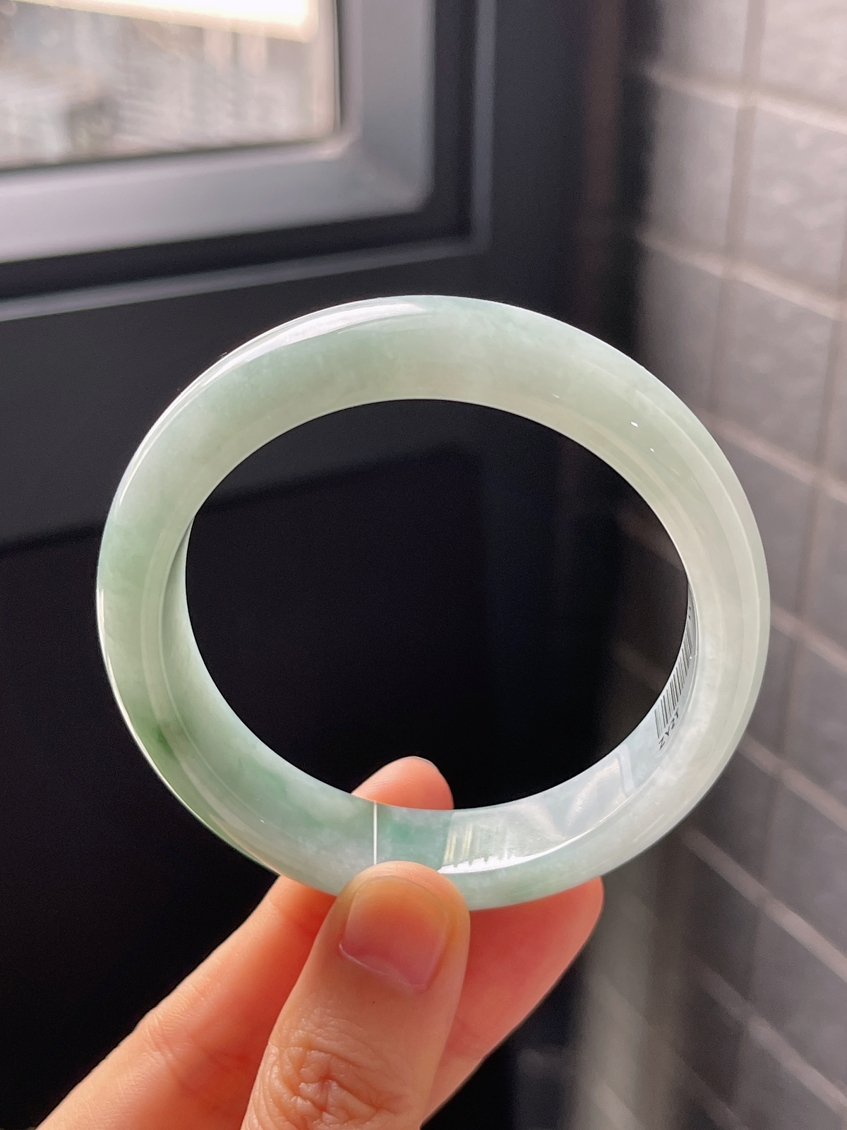 正圈53.1圈口，翡翠糯化种淡绿色手镯