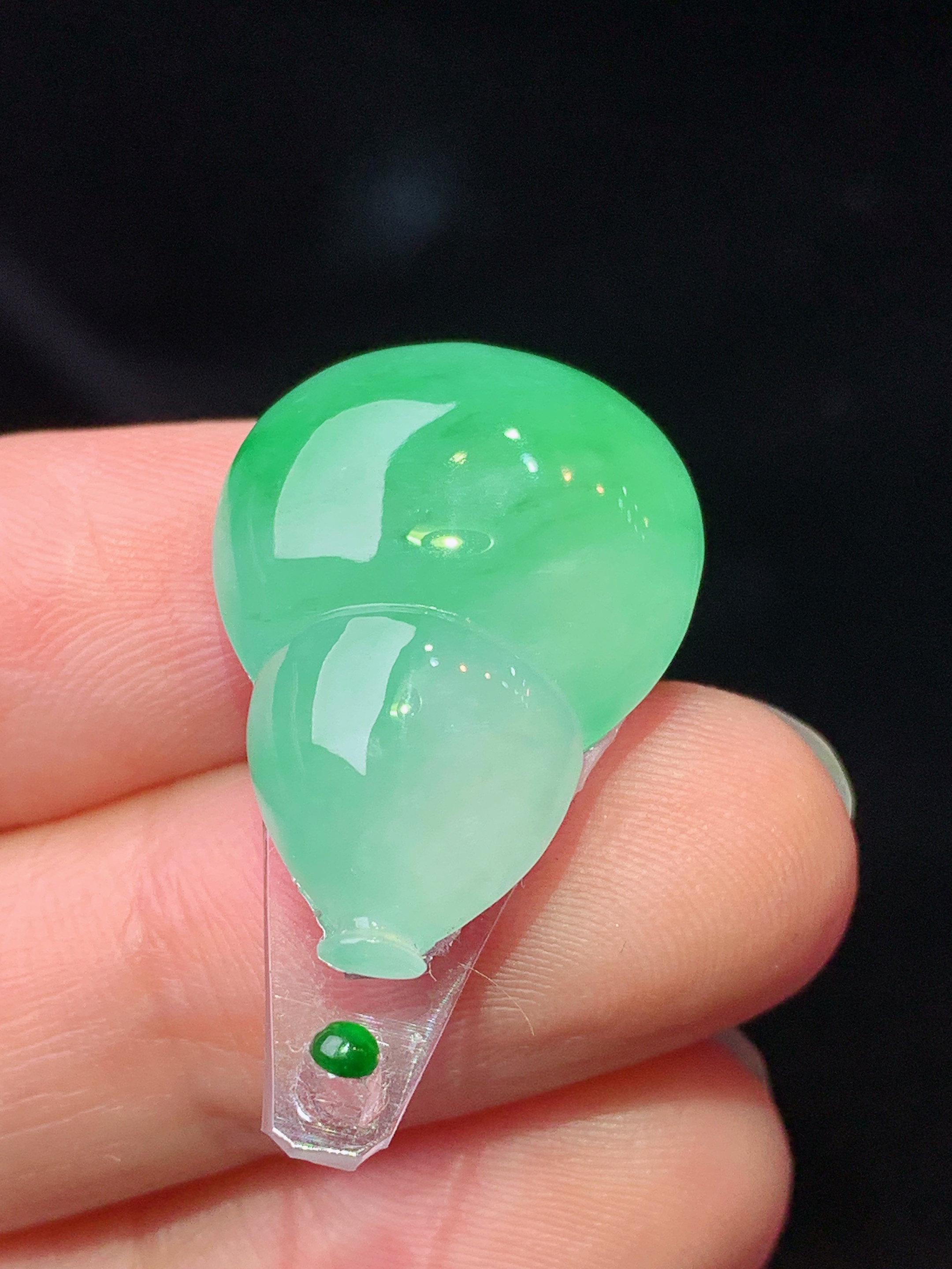 镶嵌款 翠绿葫芦吊坠 玉质细腻 色泽艳丽清新 水润亮眼 整体尺寸22.8*16.8*6*2x