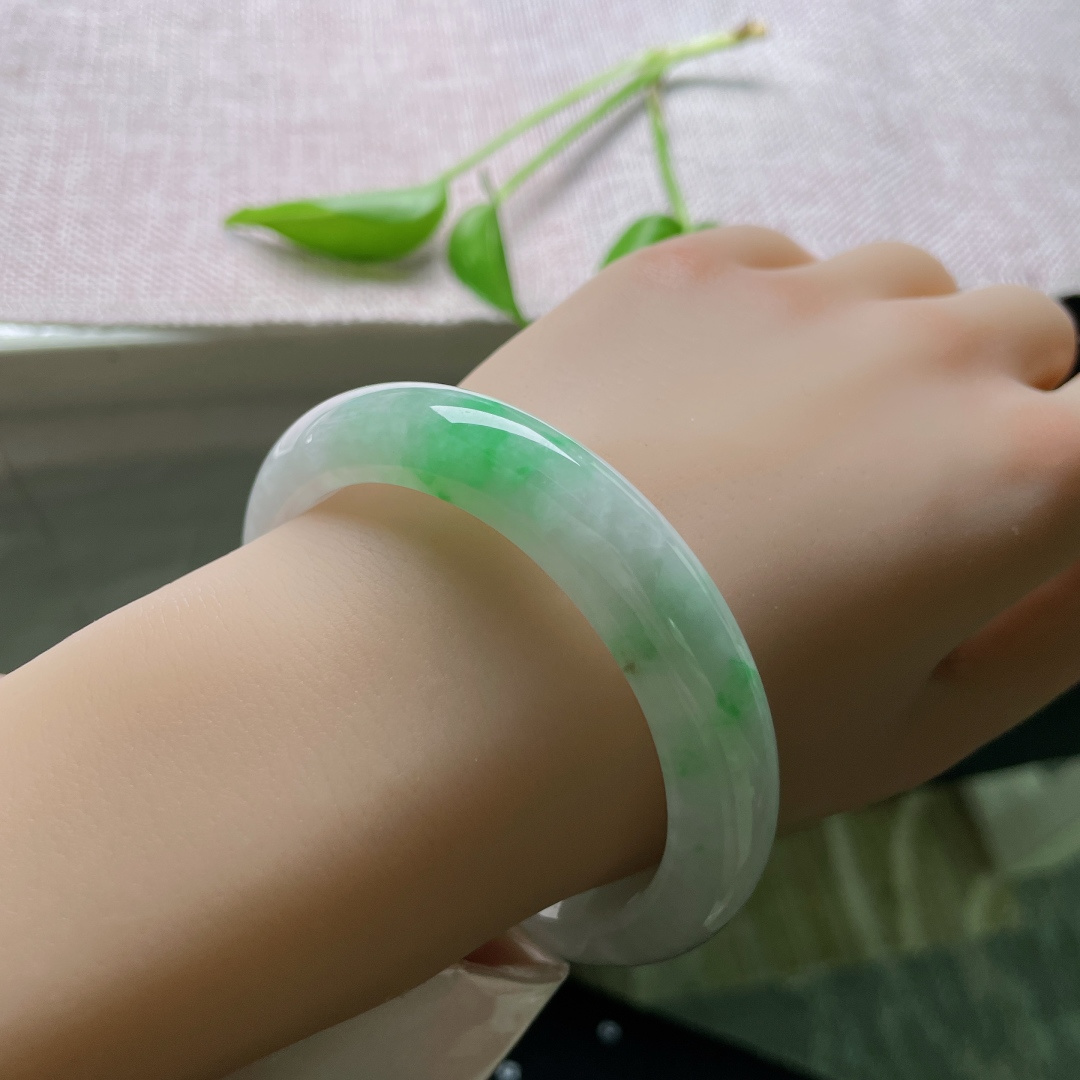 56.8/11.8/7.9，白底青正圈，水头好，种老，翠绿依然，青白分明，晶体纹，ss48426a