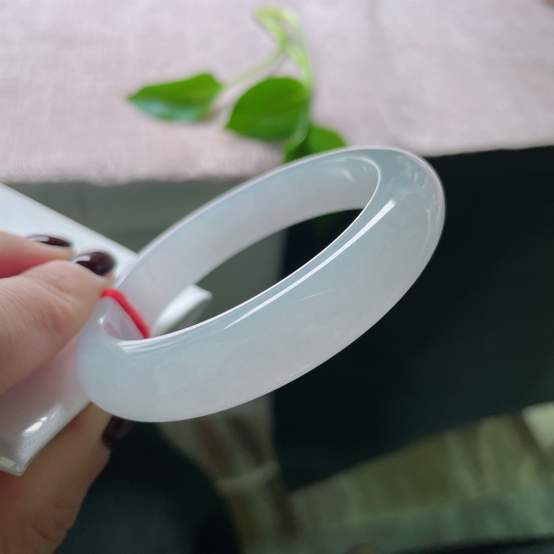 53.6/12.1/8.8，冰紫正圈，冰为骨，紫为魂。一方清透里，住着整个黎明前的梦境。。ss49469a