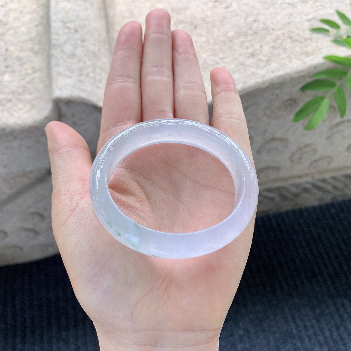 贵妃50 51【圈口】51.9/44.6/12.5/7.8【】【编码】LZ031677【描述】冰飘花，清透，水润，种老，细腻，打灯有棉线