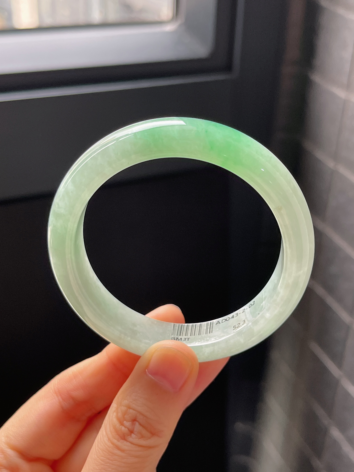 正圈52.3圈口，翡翠糯化种飘绿手镯