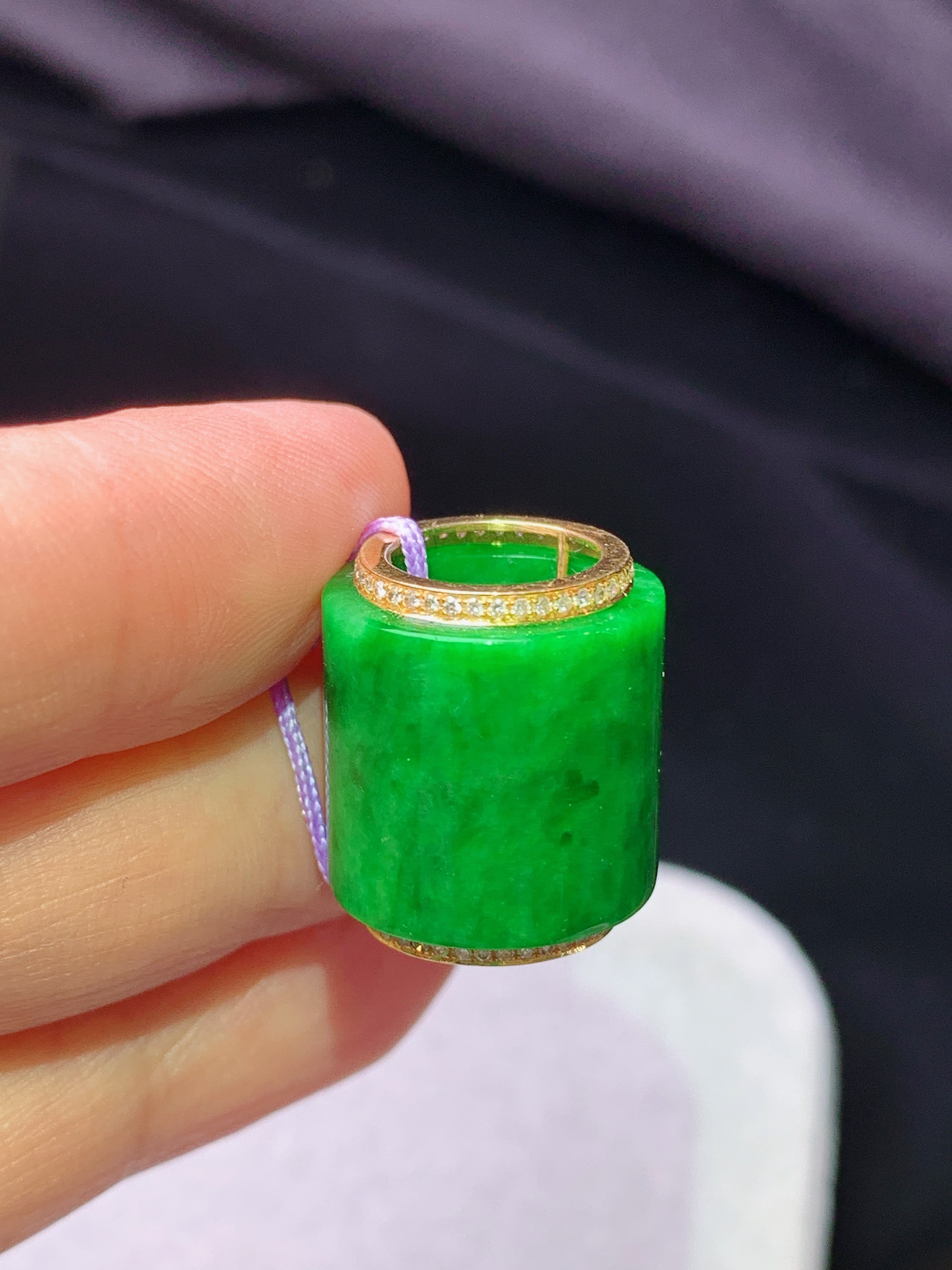 18k金钻镶嵌翠绿路路通吊坠 玉质细腻 色泽艳丽清新 水润亮眼 整体尺寸14.6*13.6b1