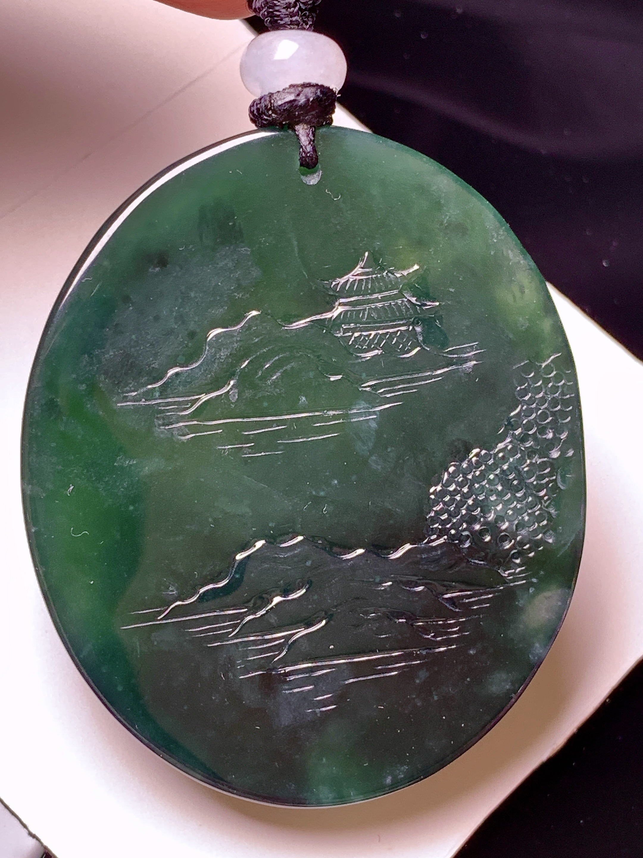 墨绿貔貅吊坠 玉质细腻 色泽艳丽清新 水润亮眼 整体尺寸50*42.3*10.6L1