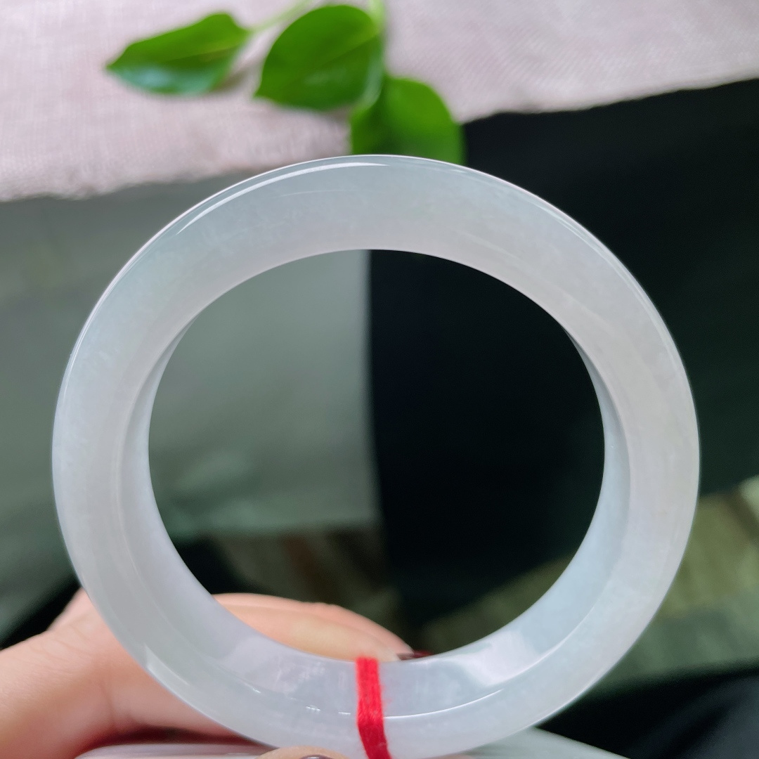 53.6/12.1/8.8，冰紫正圈，冰为骨，紫为魂。一方清透里，住着整个黎明前的梦境。。ss49469a