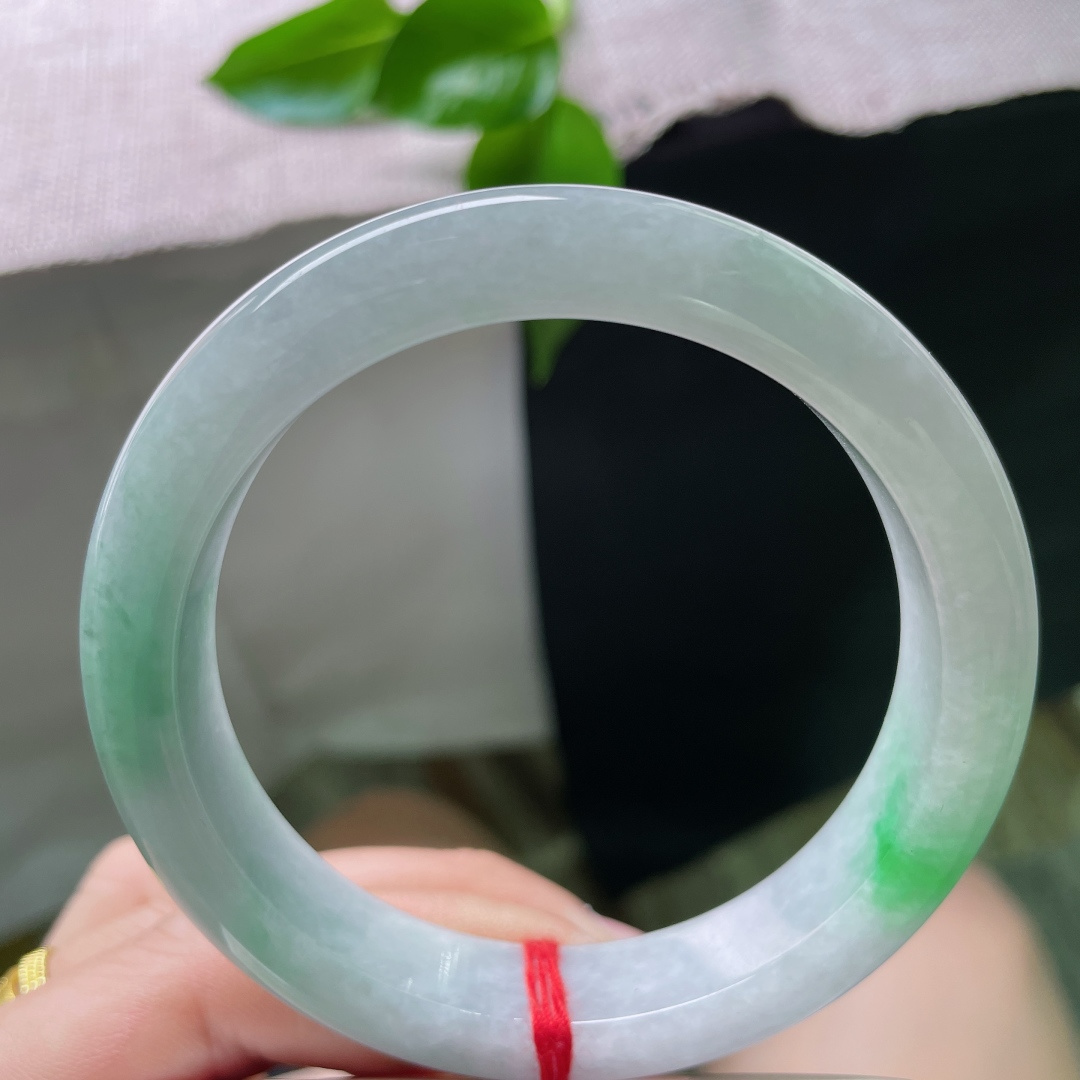 59.2/12.5/9，春彩正圈，翠色欲滴，种老水足水头好，贵气多姿，皮纹，ss49884a