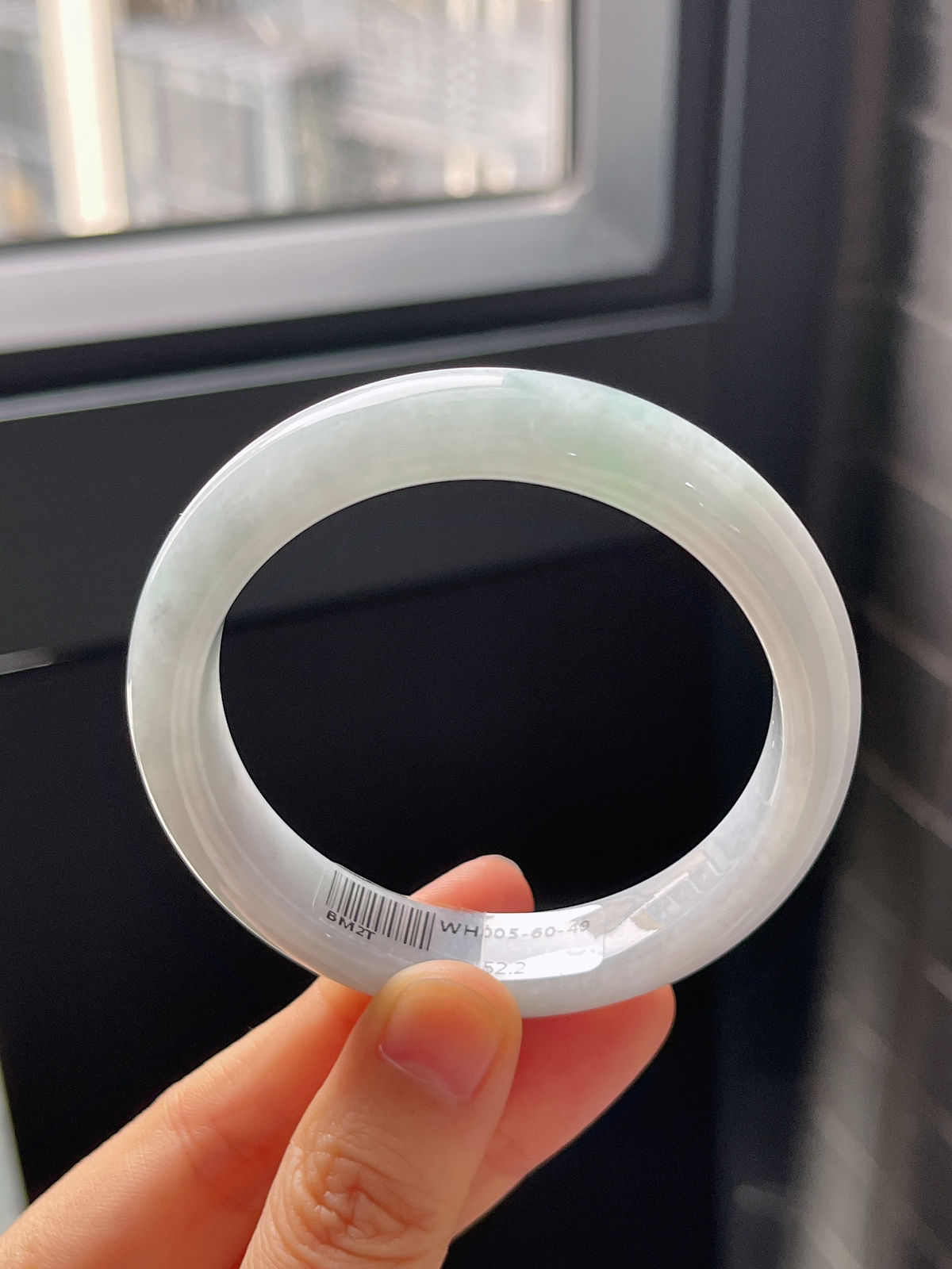 正圈52.2圈口，翡翠糯化种浅绿色手镯