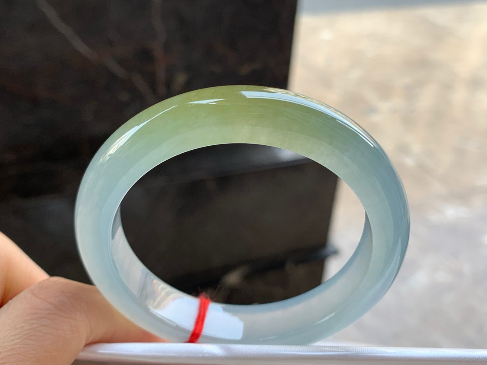 56-12.7-9

冰黄手镯^_^透亮