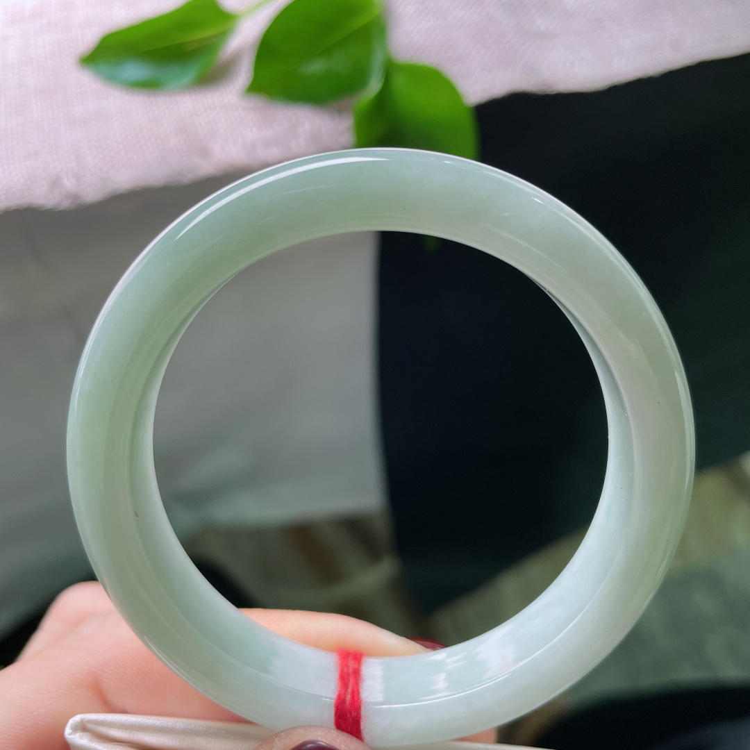 54/11.4/7.5，淡绿底正圈，水润细腻，种老，淡绿为宣，光陰作画。一点皮纹，ss47948a