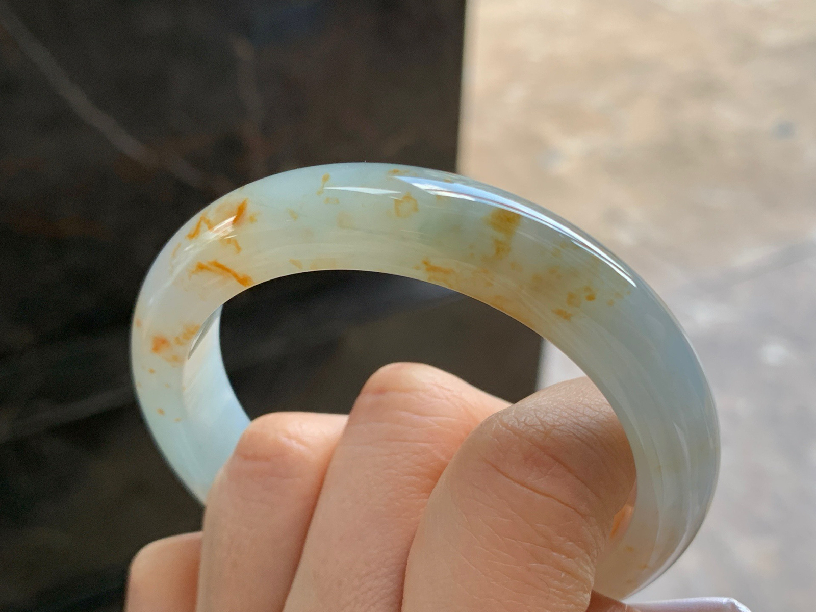 55.5-12.2-8.6

撒金手镯^_^玉质温润 细腻