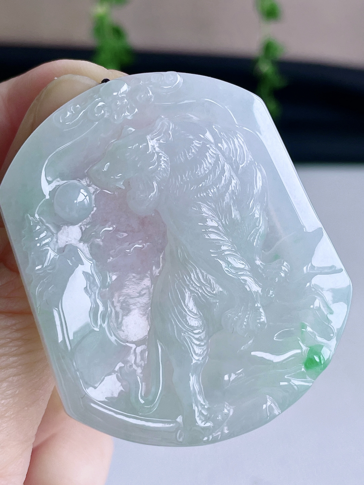 【裸石】冰飘花生肖虎牌吊坠
【说明】缅料 性价比高  
【尺寸】50.2-42.8-6