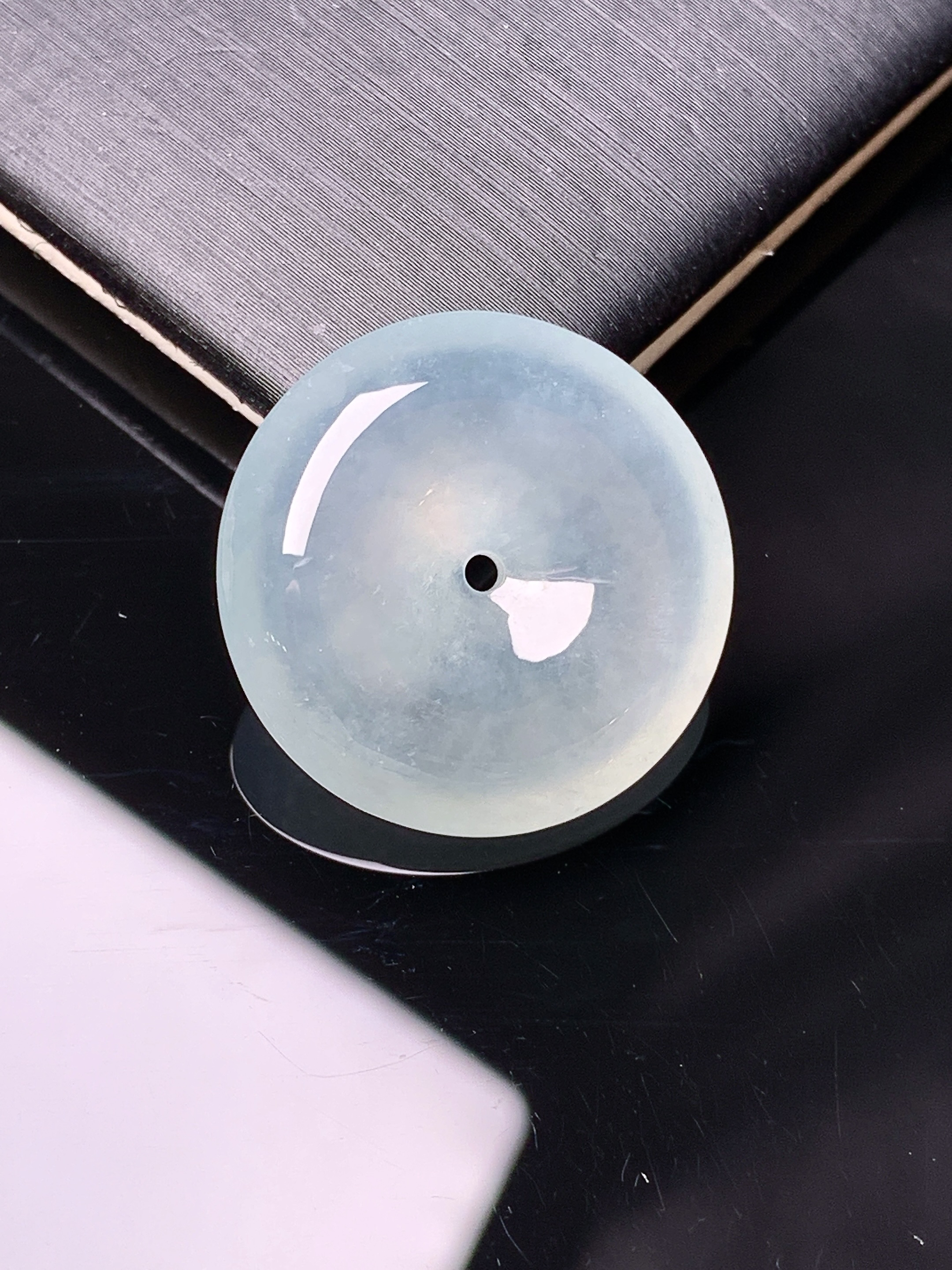 冰种平安扣吊坠 玉质细腻 色泽艳丽清新 水润亮眼 整体尺寸22.2*5.6c1