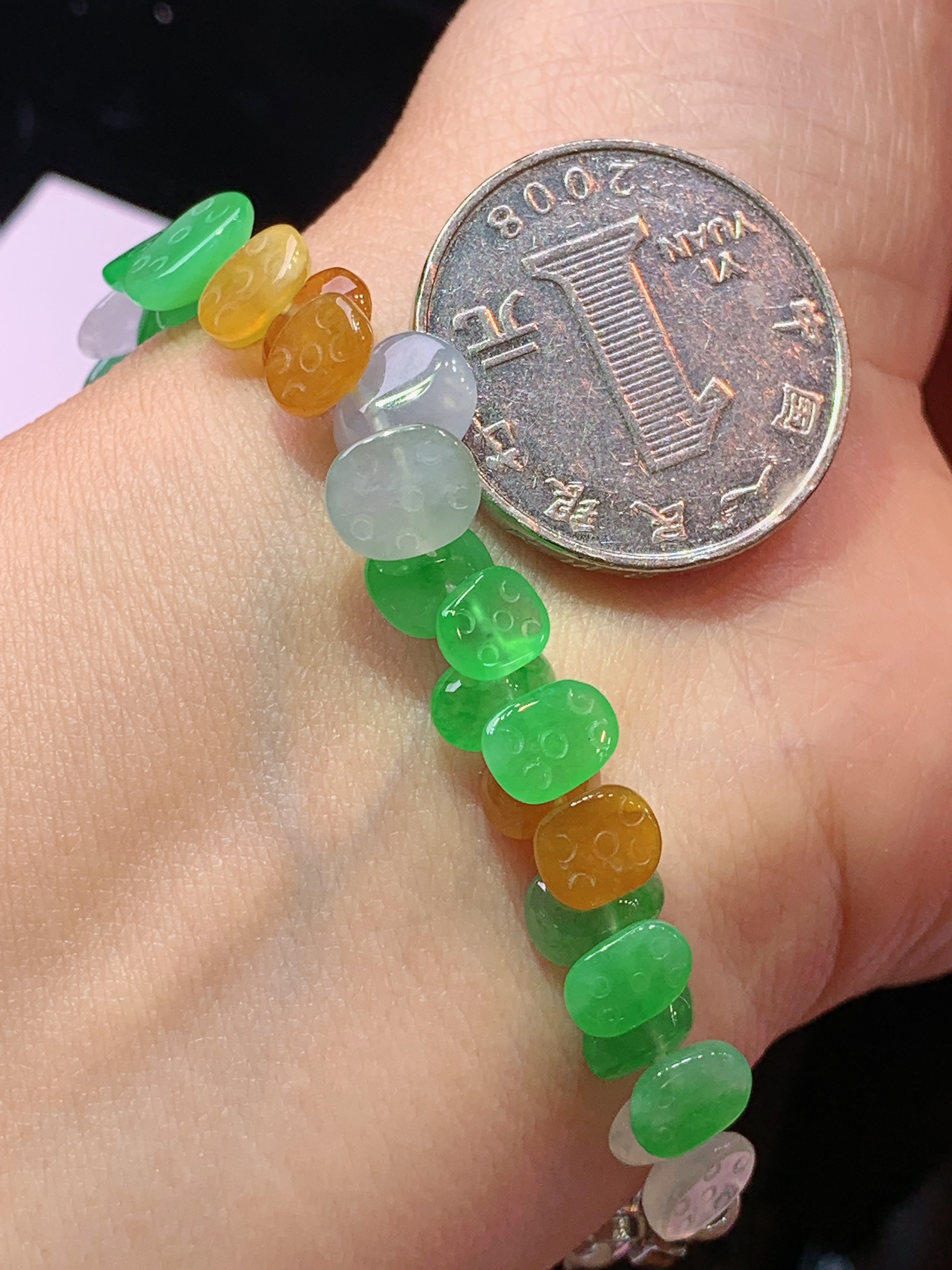 多彩莲蓬手链 玉质细腻 色泽艳丽清新 水润亮眼 整体尺寸8.6*6.5*3w1