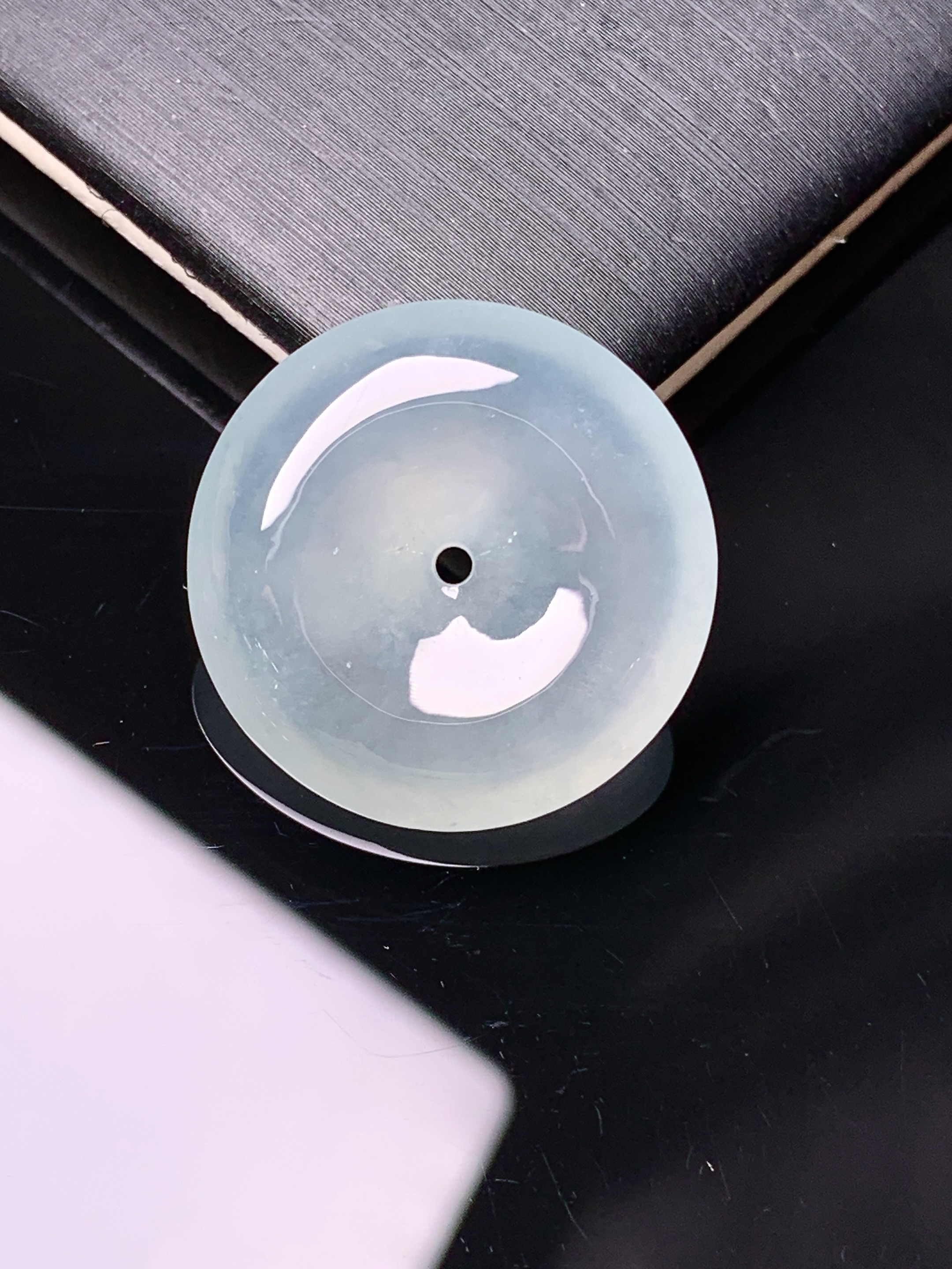 冰种平安扣吊坠 玉质细腻 色泽艳丽清新 水润亮眼 整体尺寸22.2*5.6c1